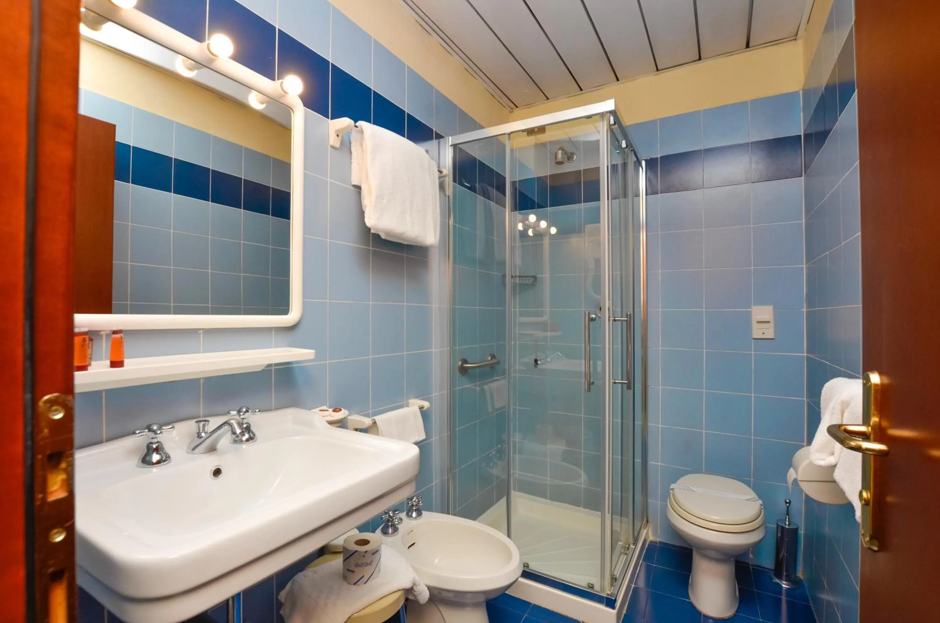 Shower in Grand Hotel Plaza & Locanda Maggiore