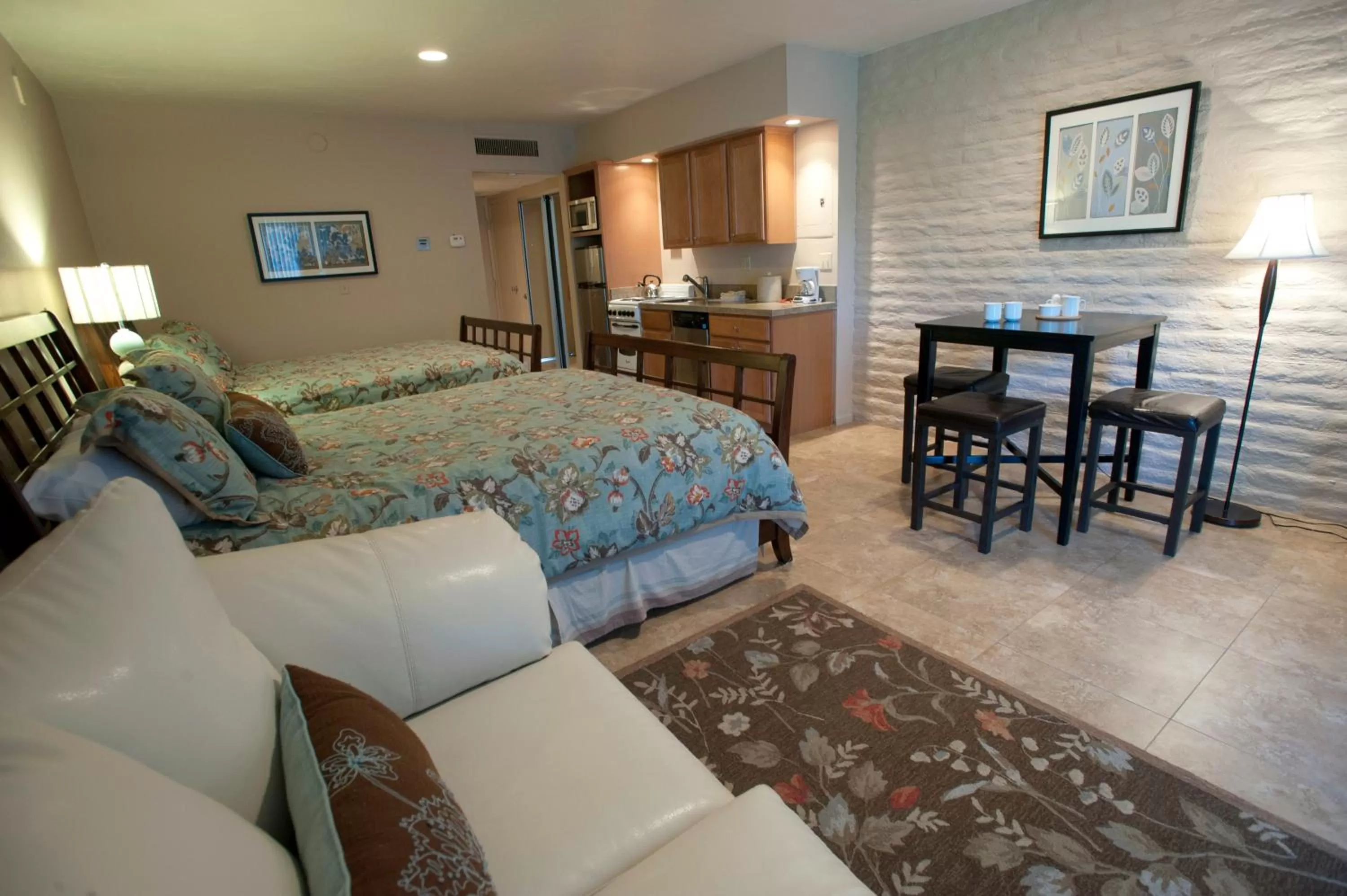 Photo of the whole room in Shadow Mountain Resort