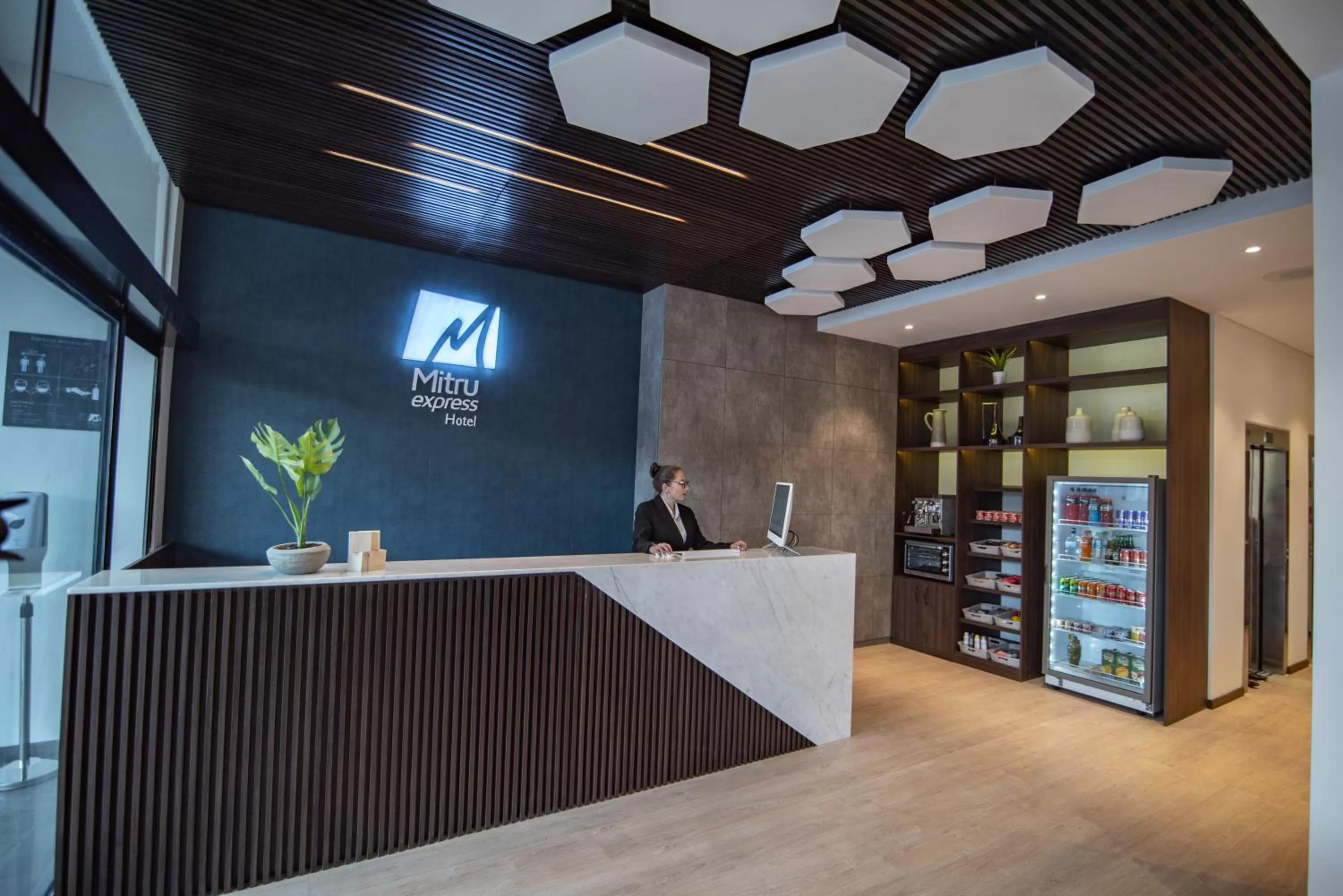 On-site shops in Mitru Express Hotel