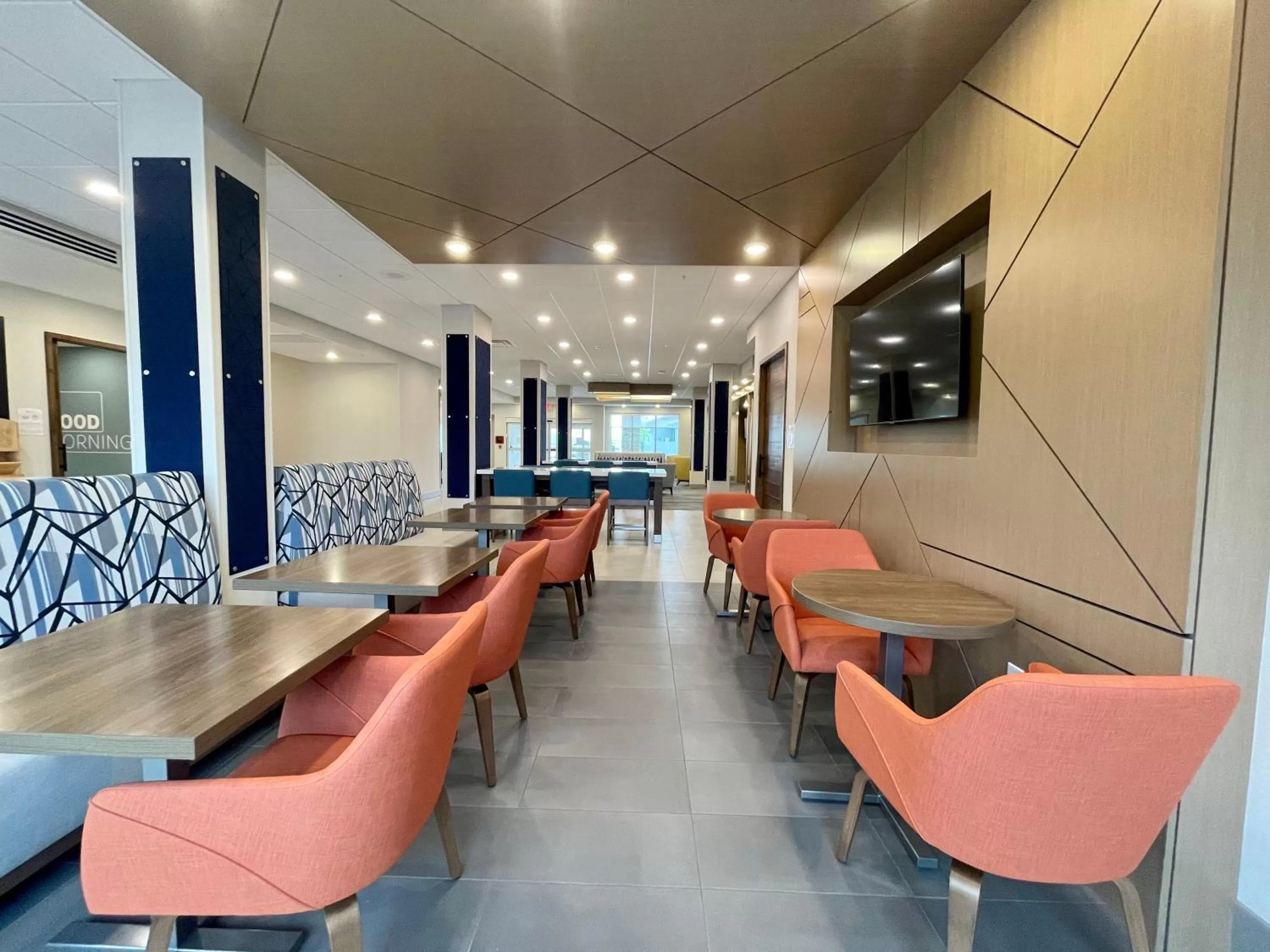 Breakfast in Holiday Inn Express & Suites - Ft. Smith - Airport by IHG