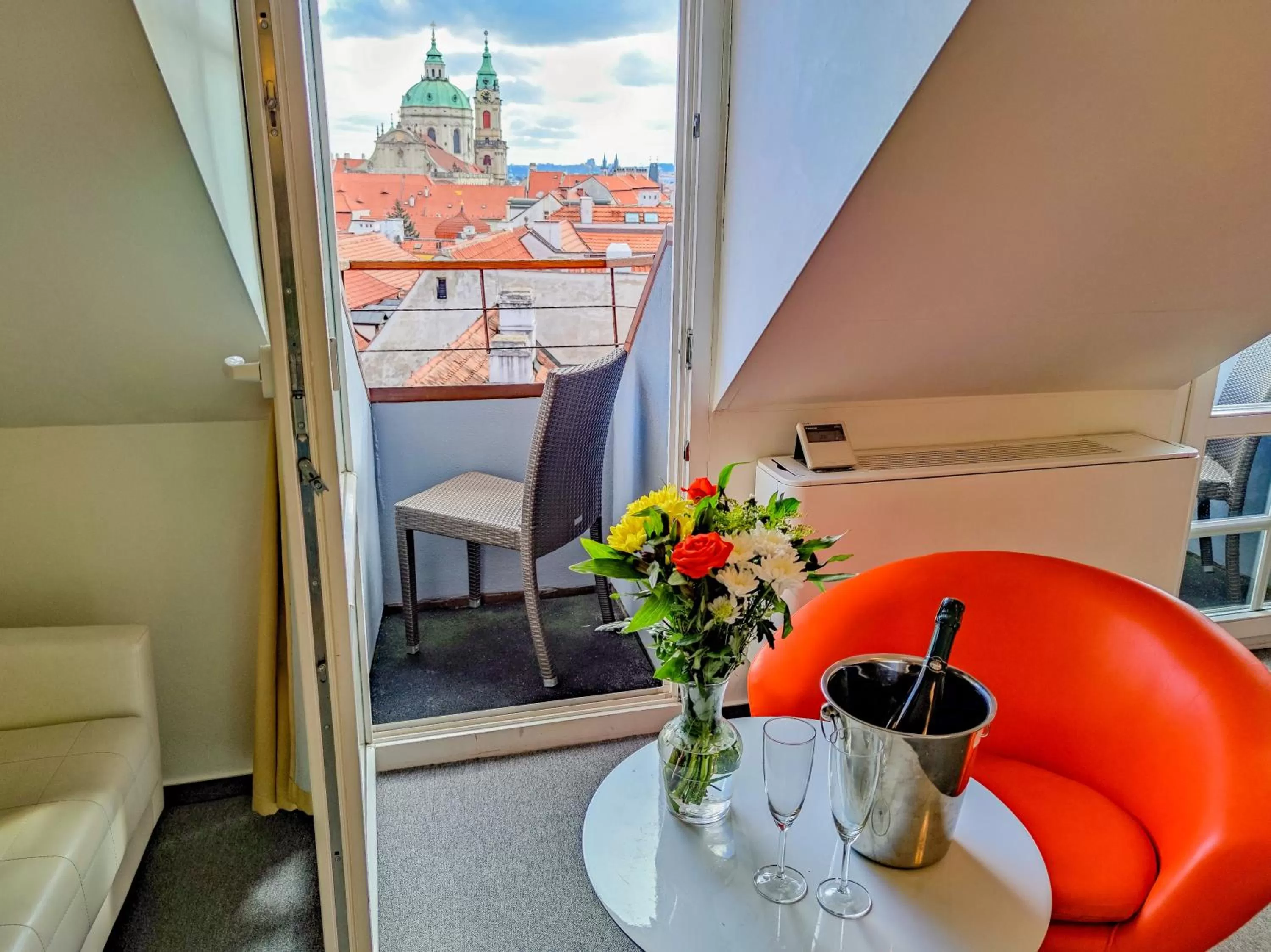 TV and multimedia in LH Vintage Design Hotel Sax