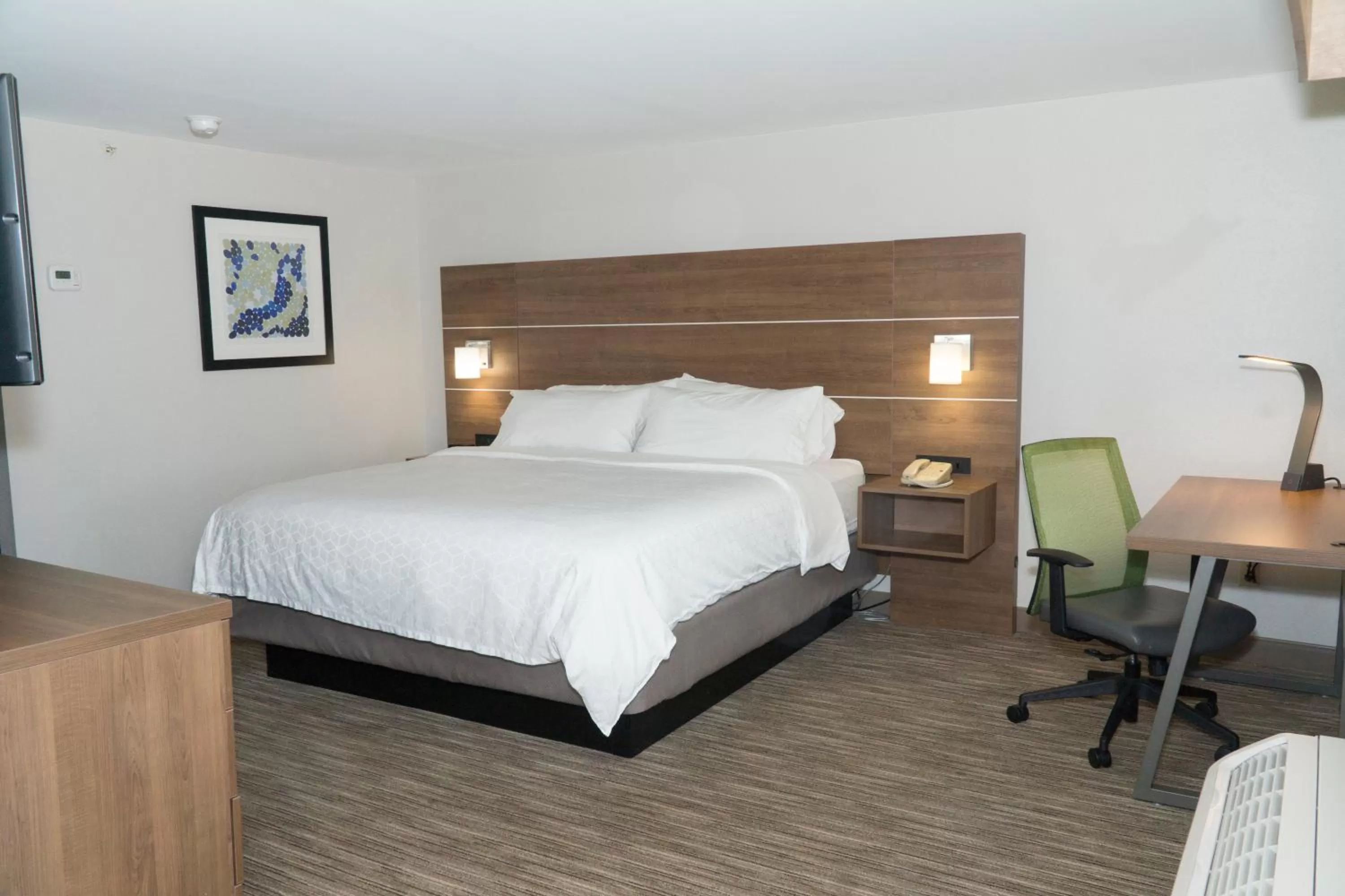 Bed in Holiday Inn Express Hotel & Suites Madison by IHG