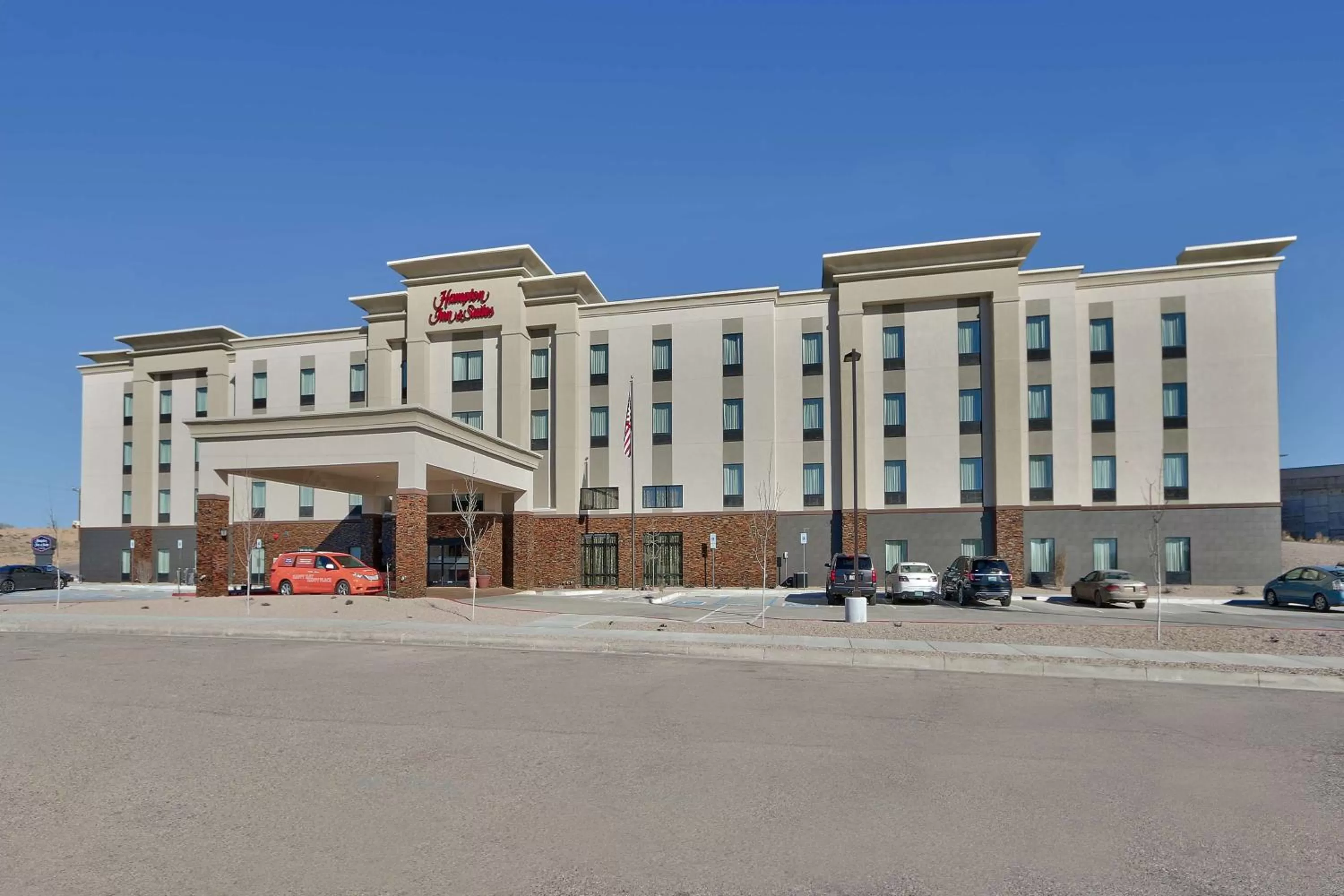 Property building in Hampton Inn & Suites Albuquerque Airport