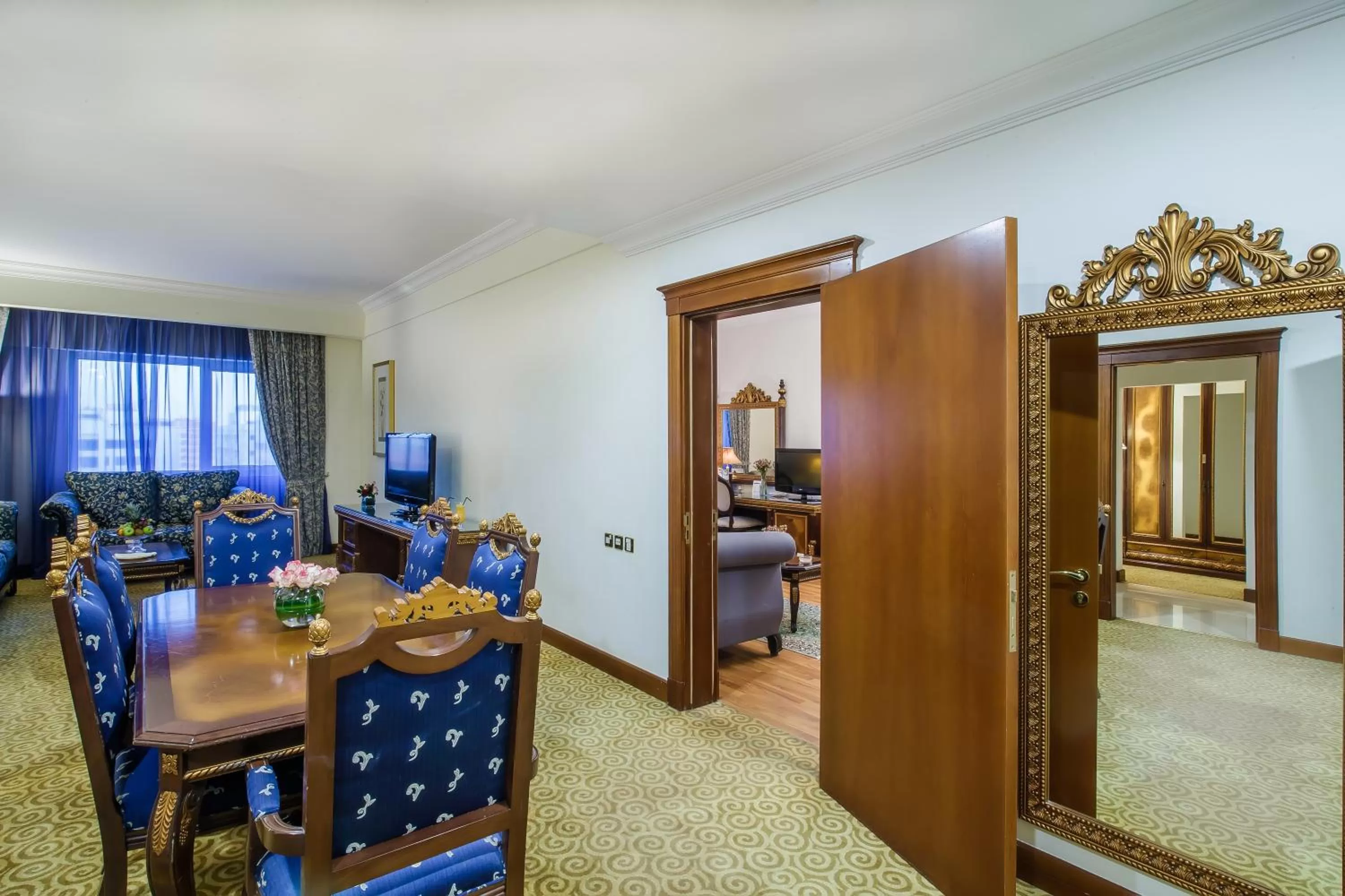 Living room in Grand Excelsior Hotel Bur Dubai