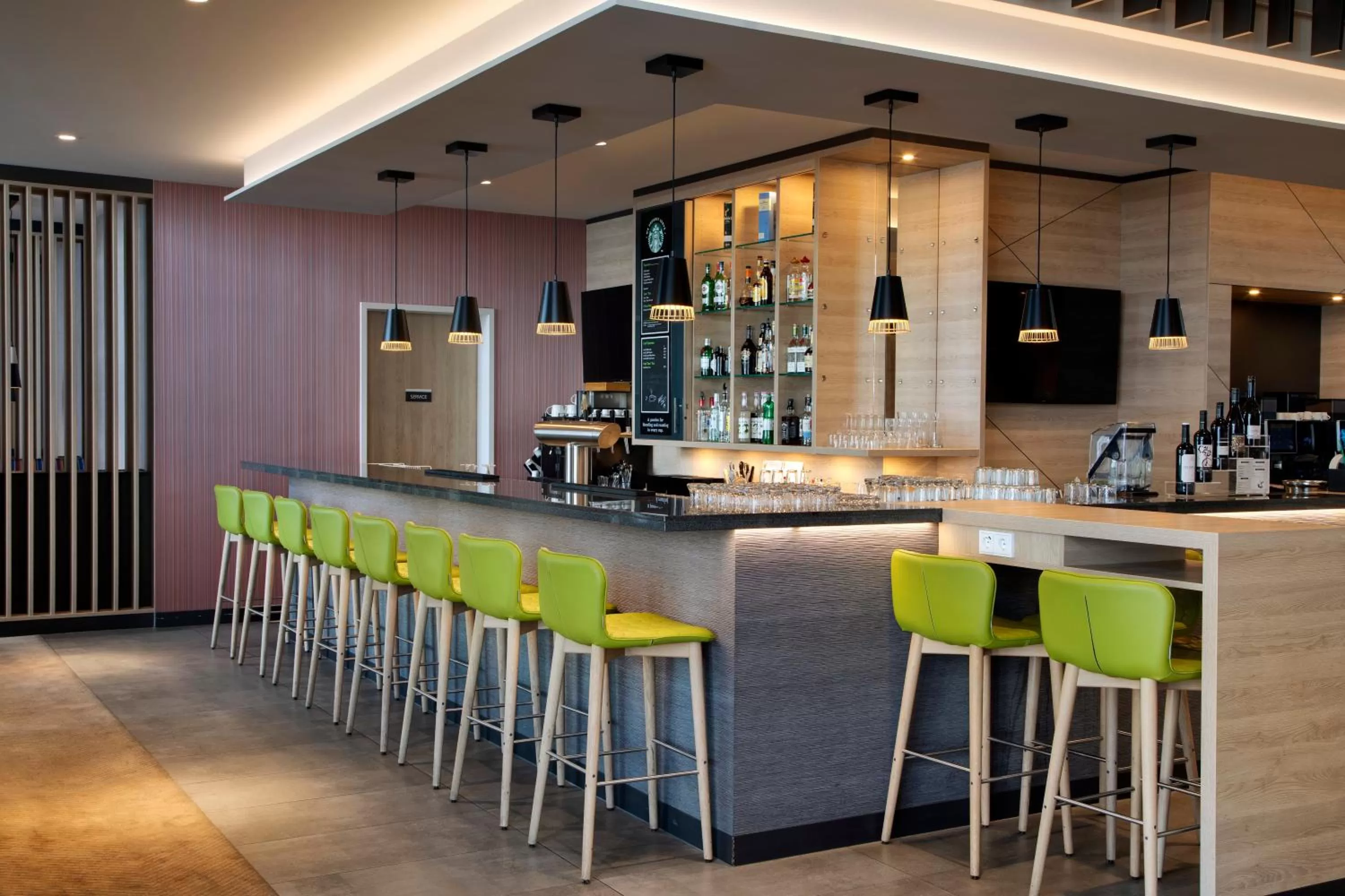 Lounge or bar in Holiday Inn Frankfurt Airport by IHG