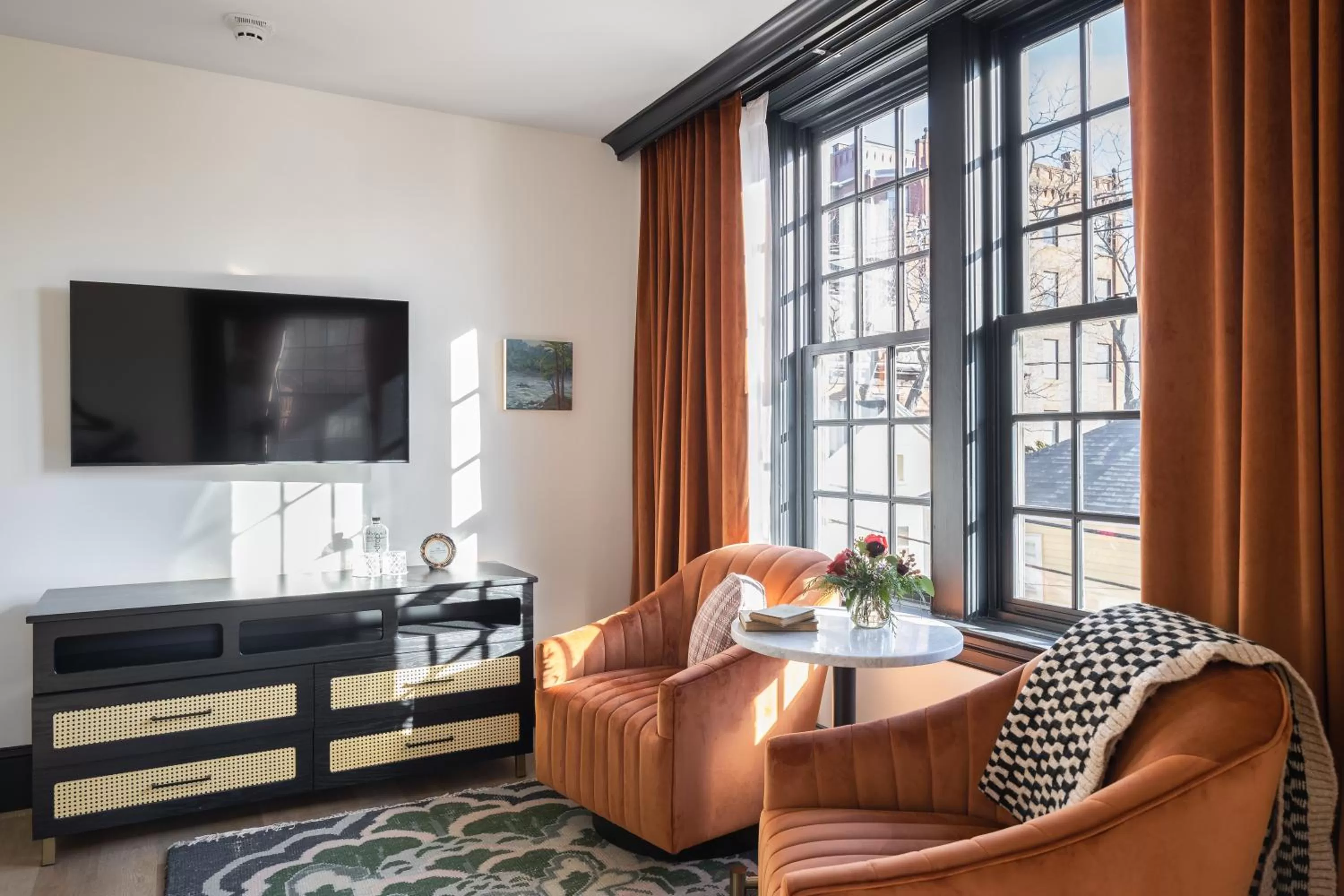 TV and multimedia in Hotel Thaxter