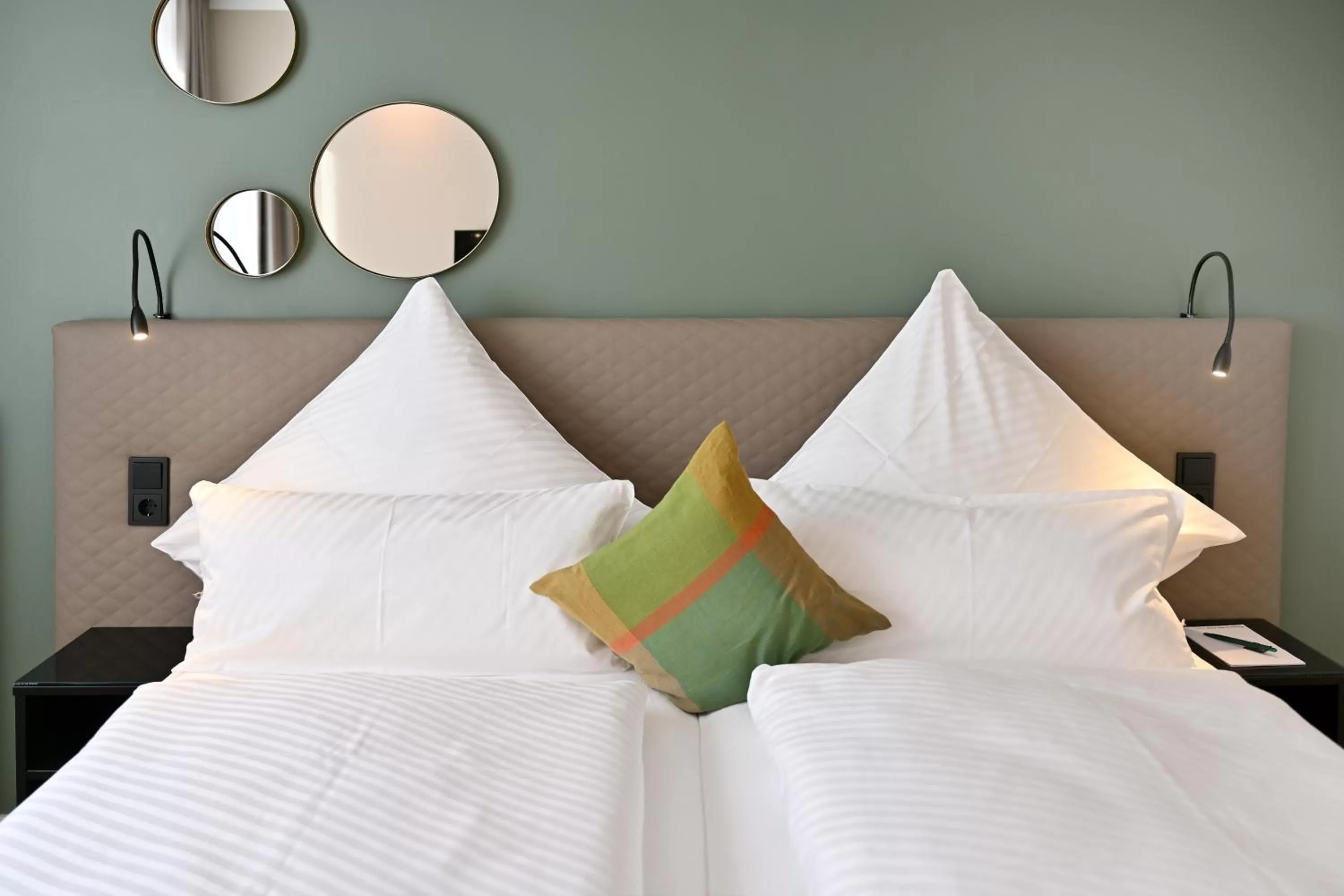 Bed in Bethel Hotel zum Weinberg