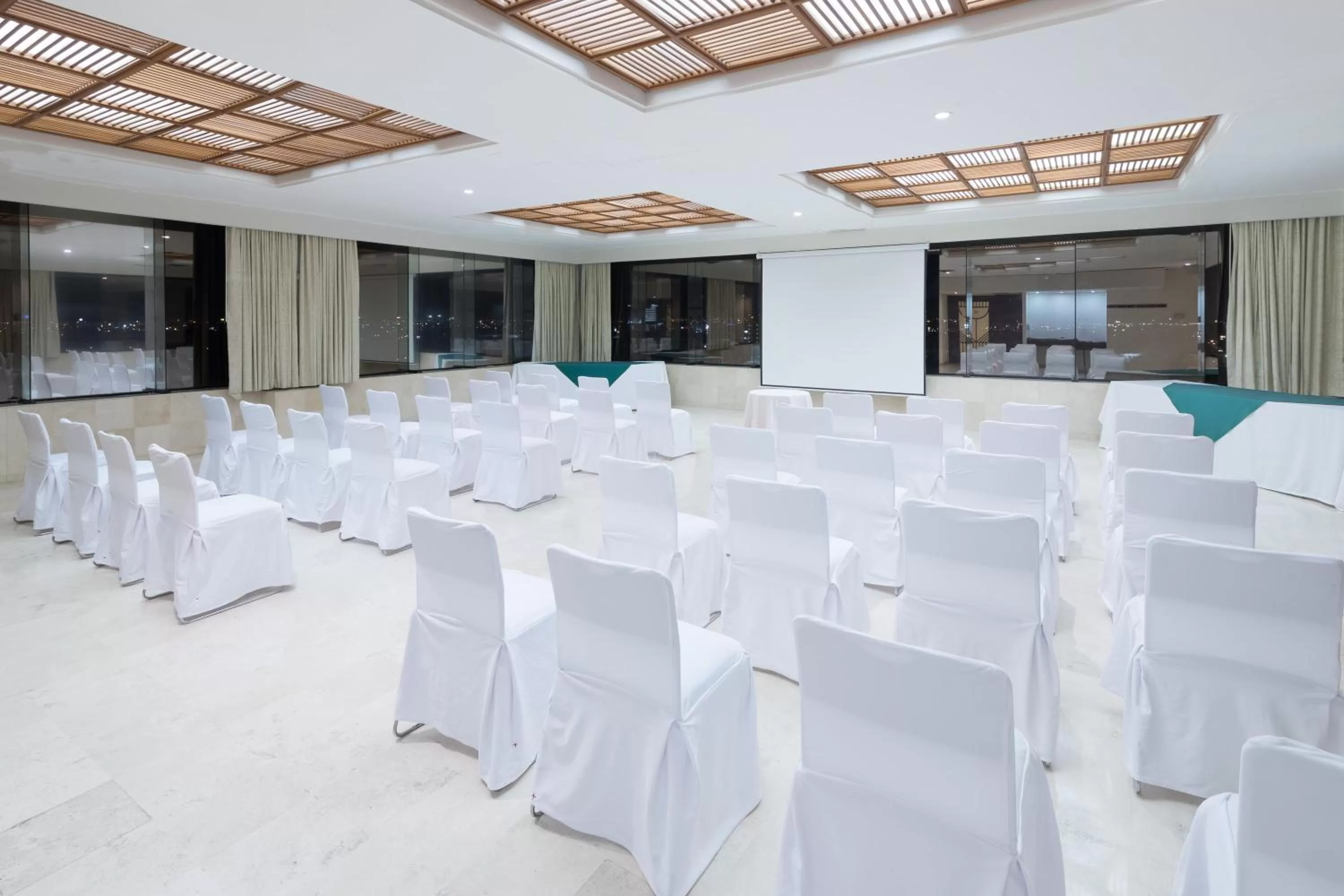 Meeting/conference room in Ramada Hola Culiacan
