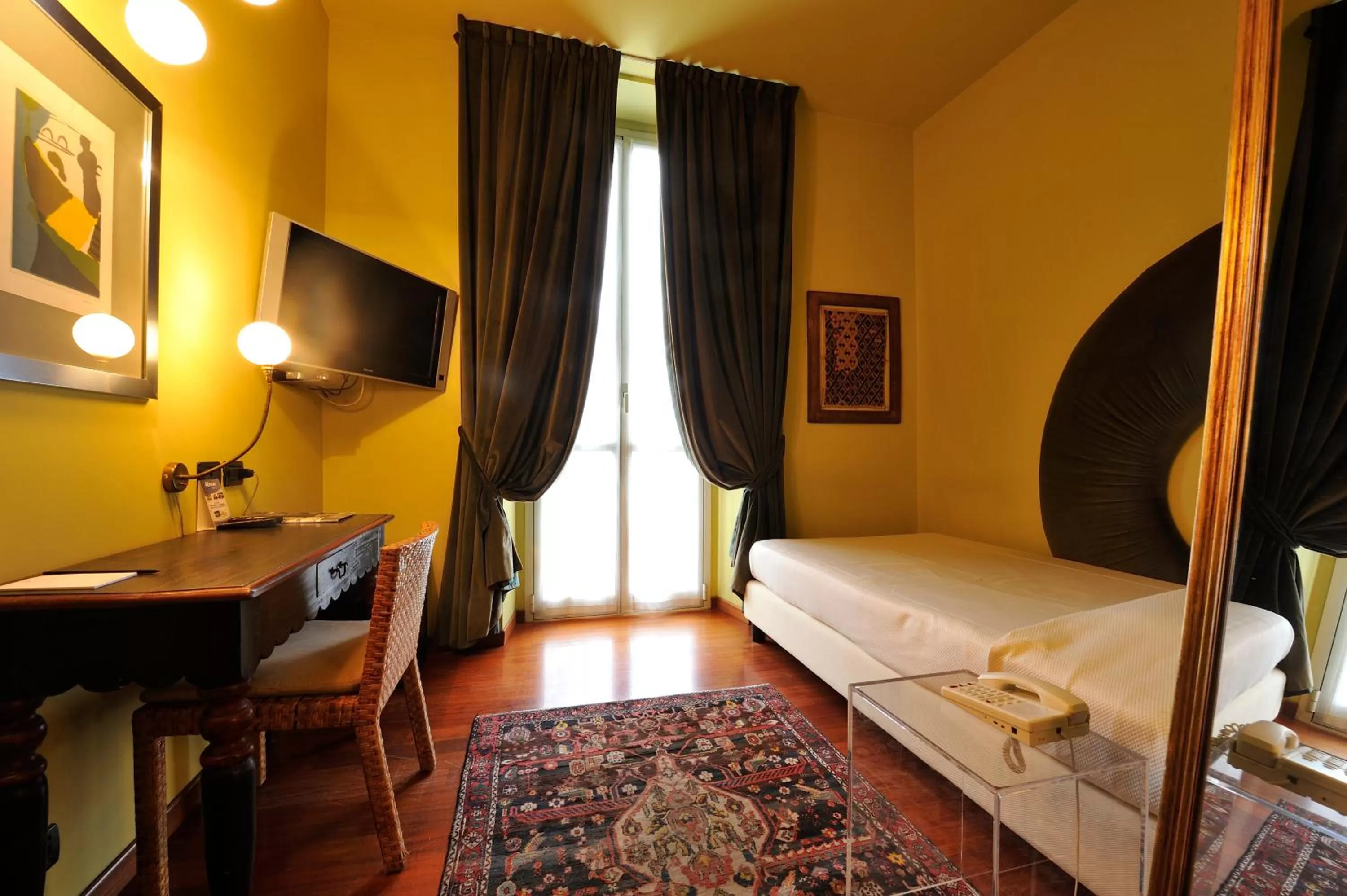 Bed in Art Hotel Boston