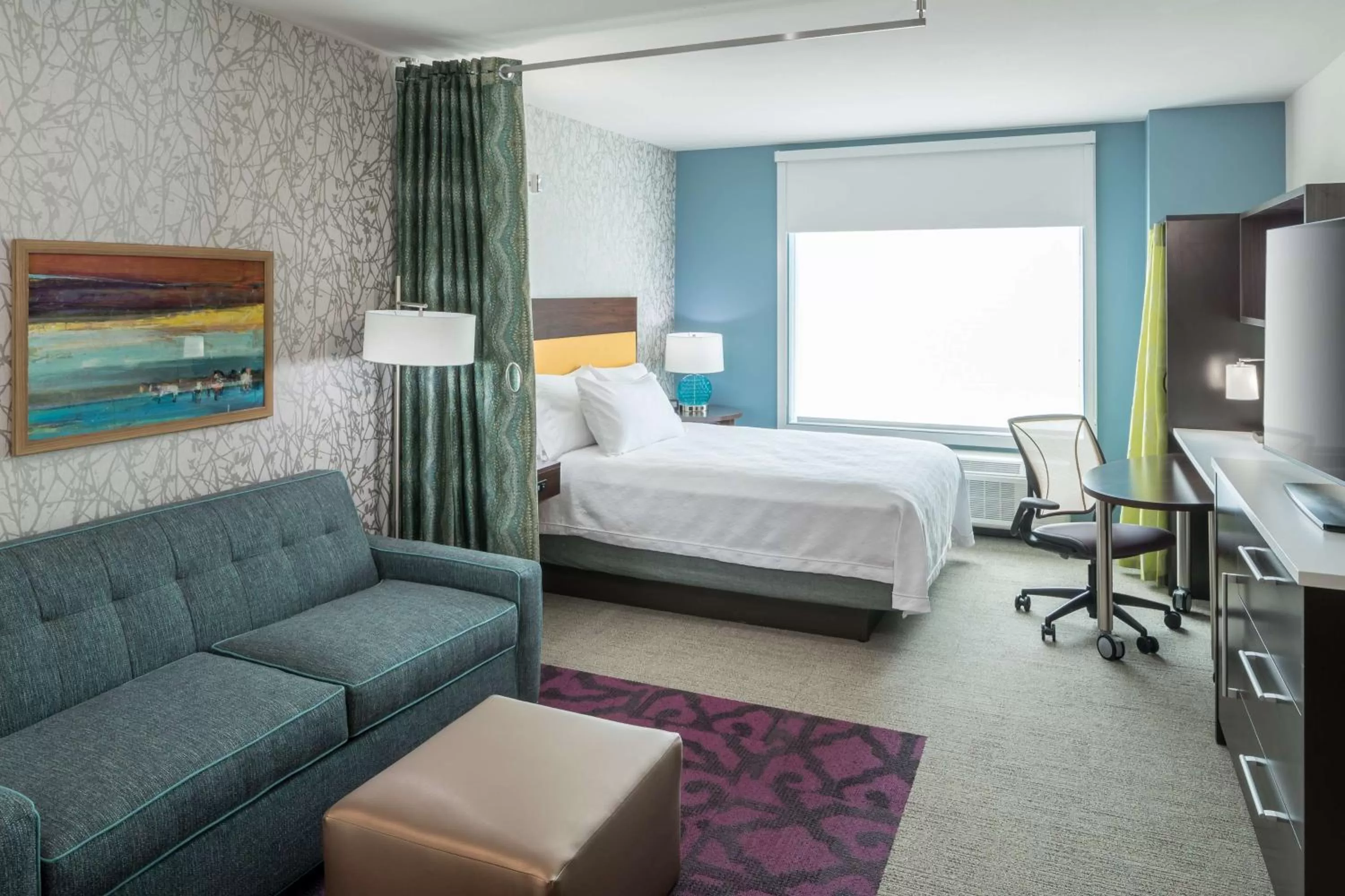 Living room, Bed in Home2 Suites by Hilton Fort Worth Cultural District