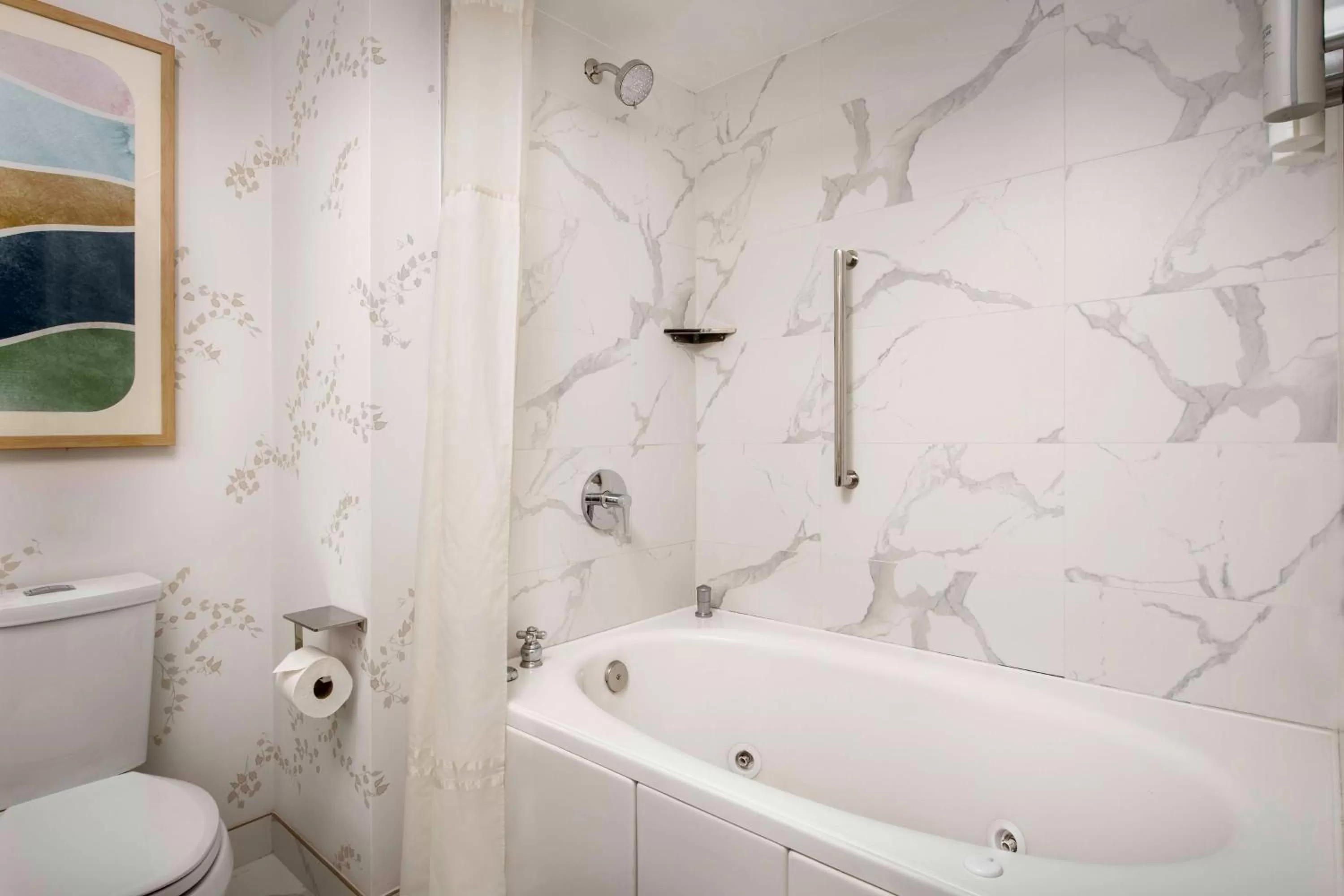 Bathroom in Embassy Suites by Hilton Dulles North Loudoun