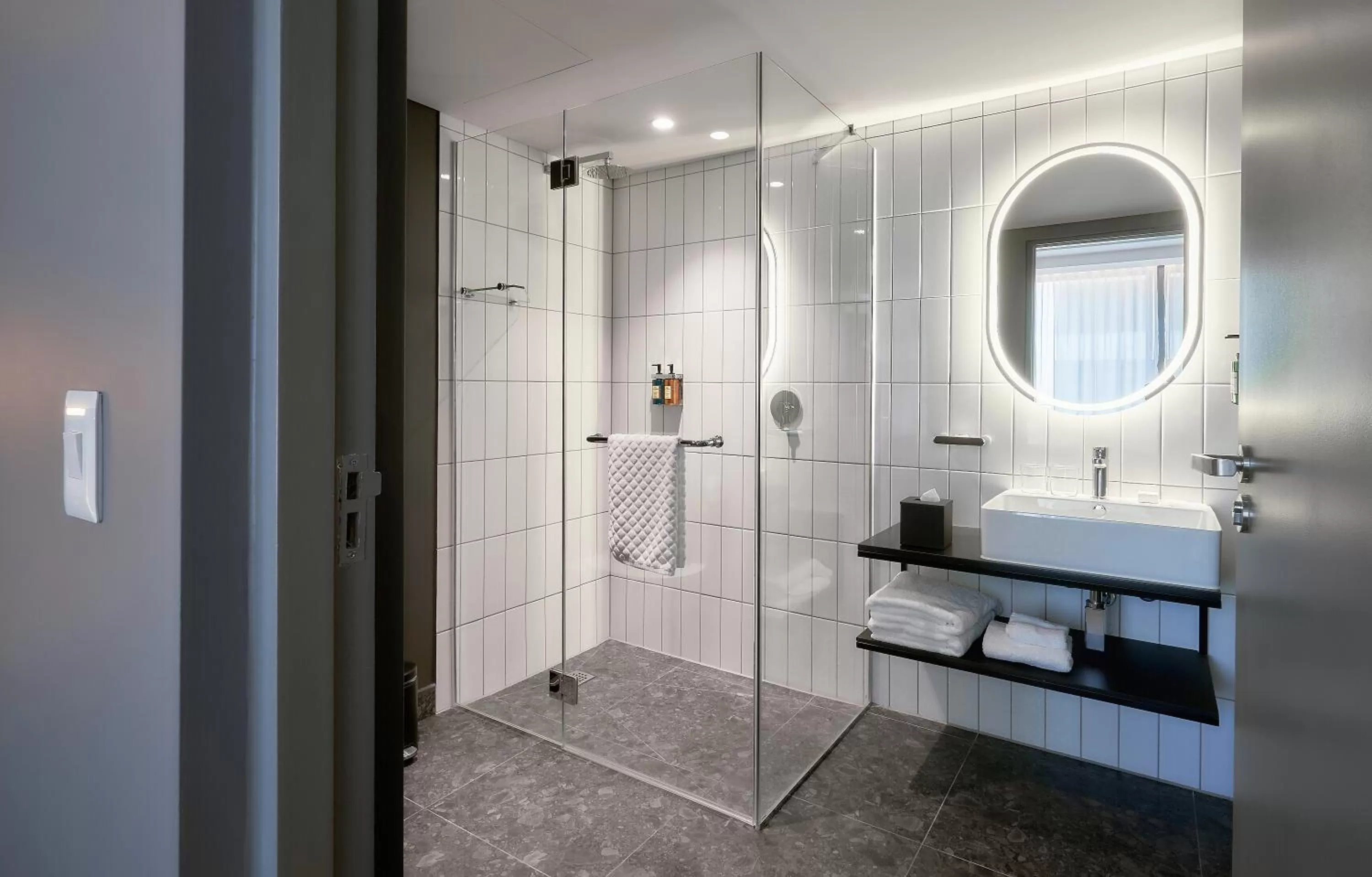 Shower in The Rockefeller Hotel by NEWMARK