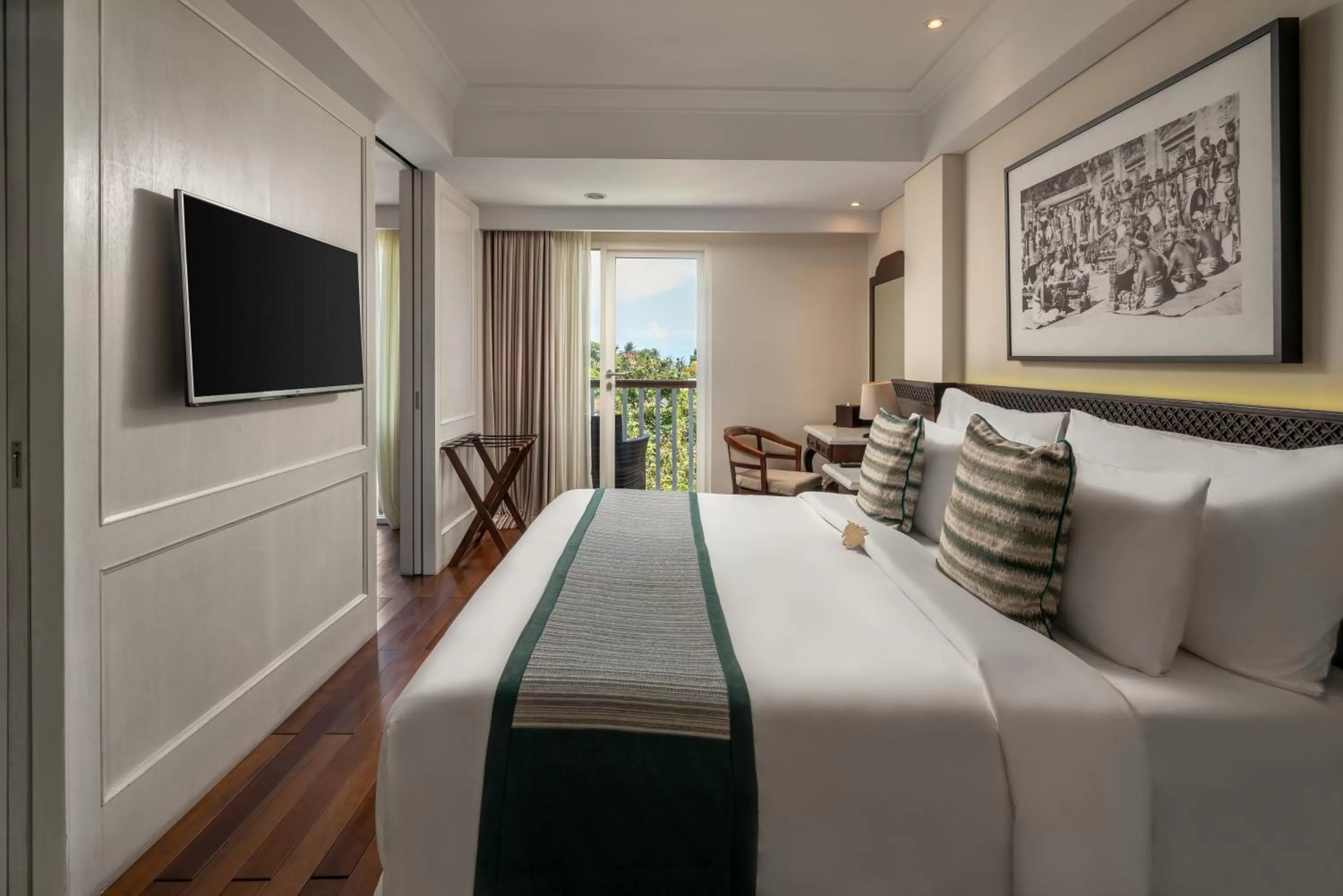 Bedroom, Bed in Maison Aurelia Sanur, Bali - By Préférence