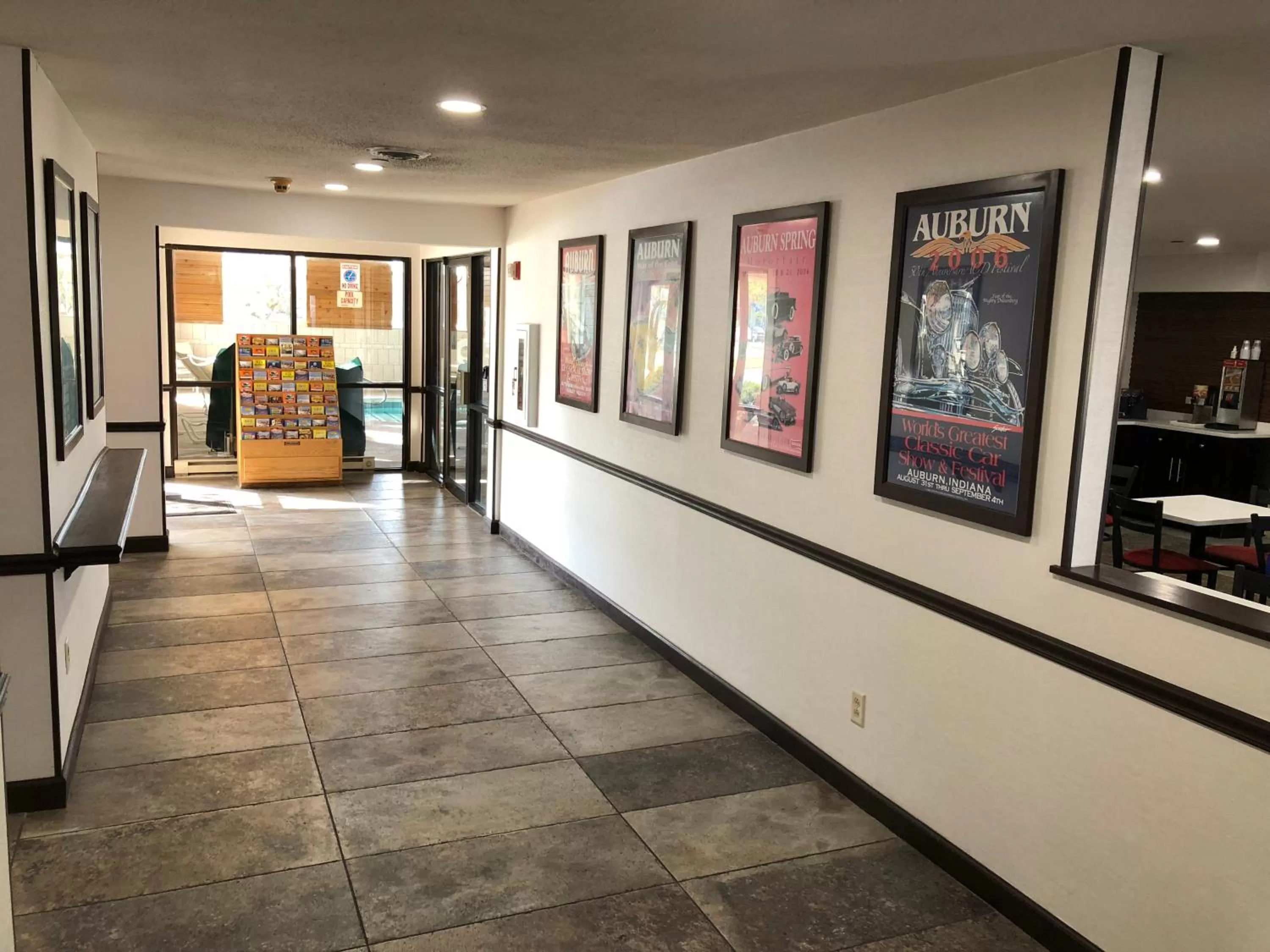 Area and facilities in Country Inn & Suites by Radisson, Auburn, IN