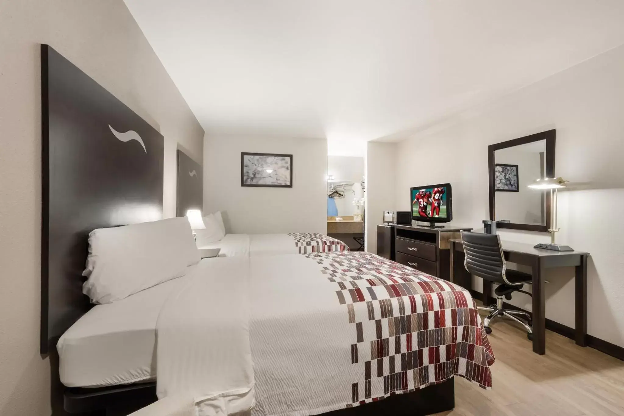 Deluxe Room with Two Double Beds Non-Smoking in Red Roof Inn College Station Deluxe Room with Two Double Beds Non-Smoking in Red Roof Inn College Station