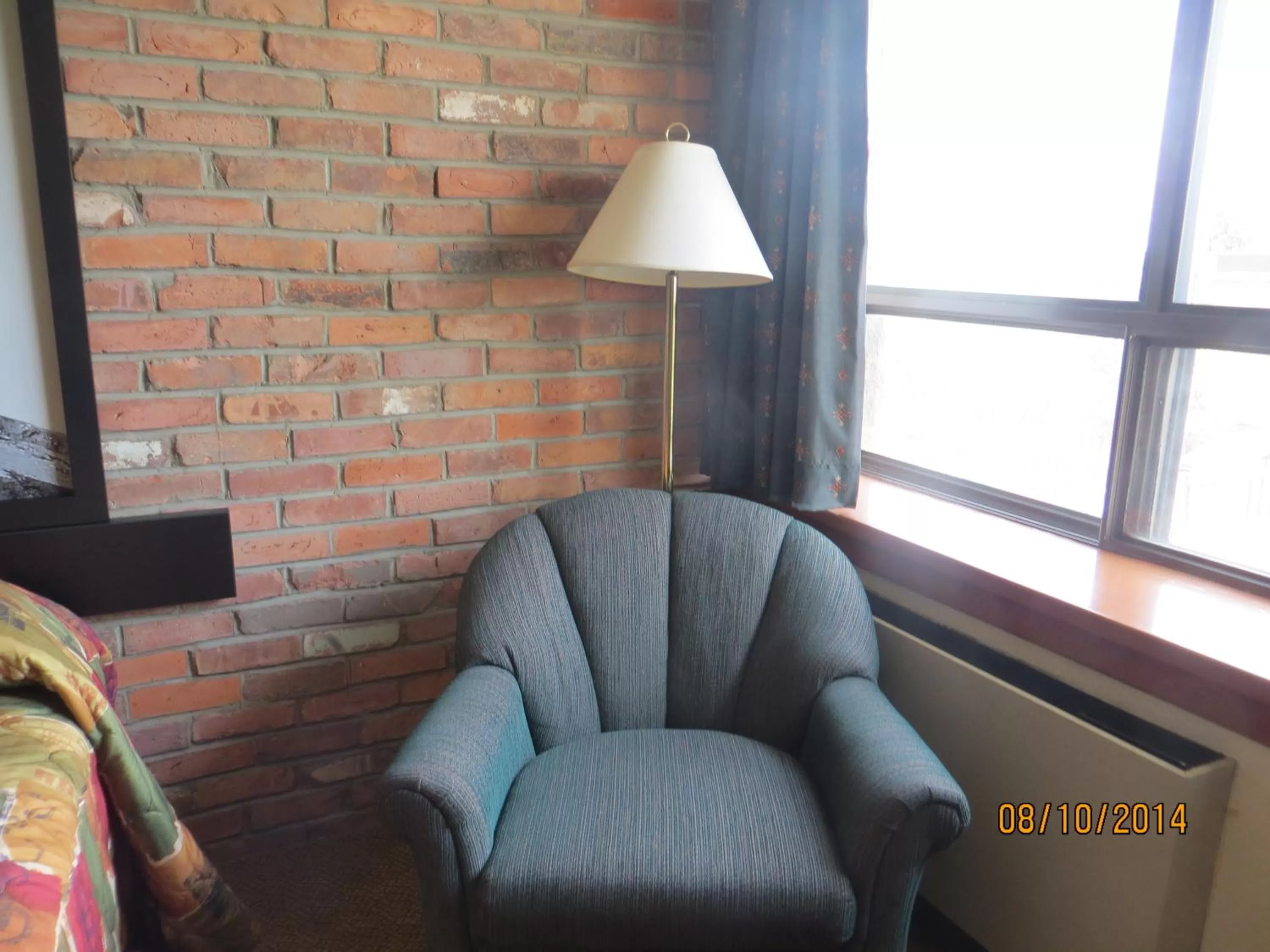 Seating area in Super 8 by Wyndham Sudbury ON