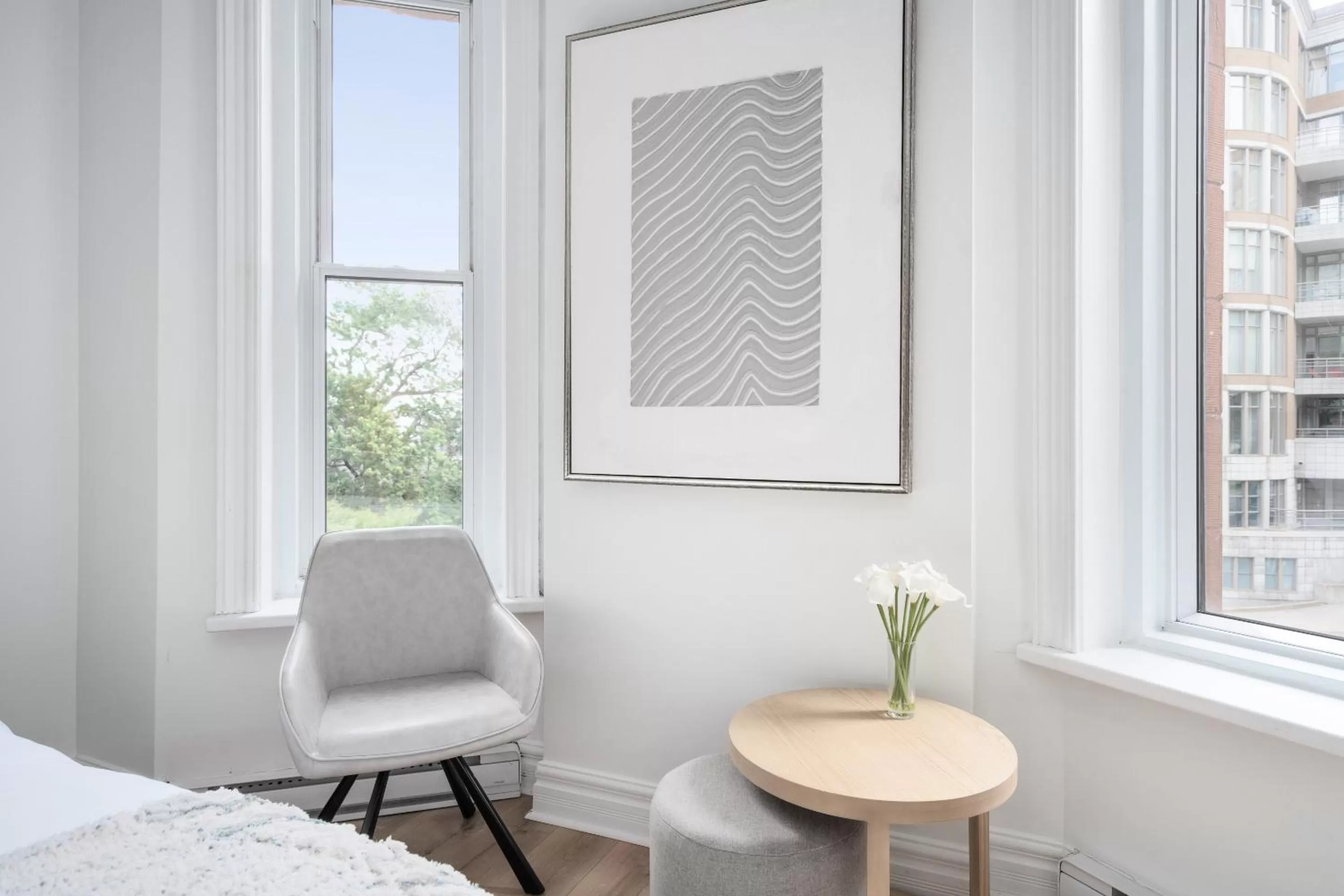 Seating Area in Le Penfield Par Nomade MTL