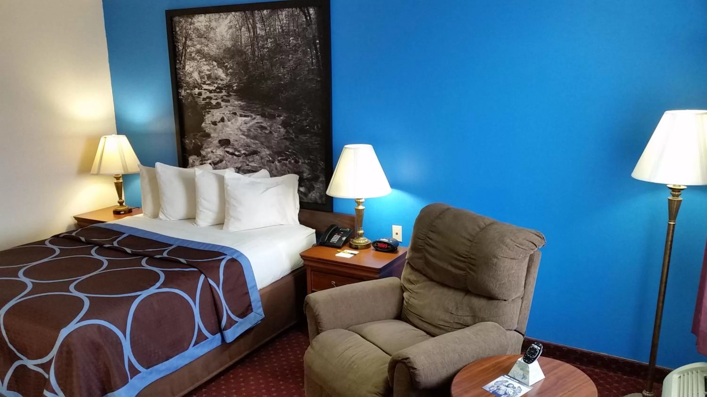 Seating area, Bed in Super 8 by Wyndham McGehee