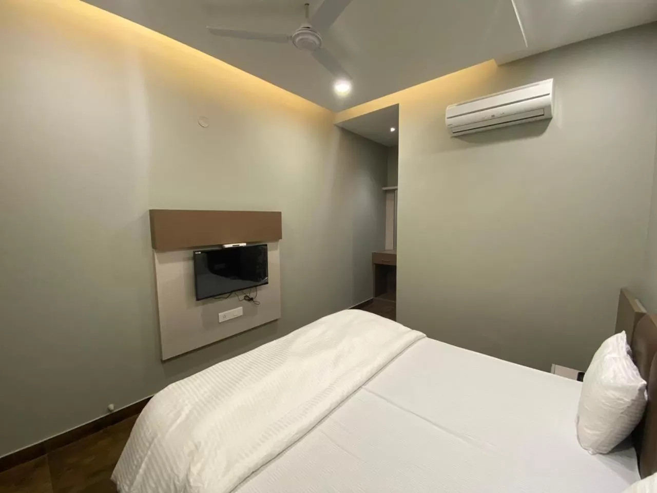 TV and multimedia, Bed in Hotel The Retro Regency