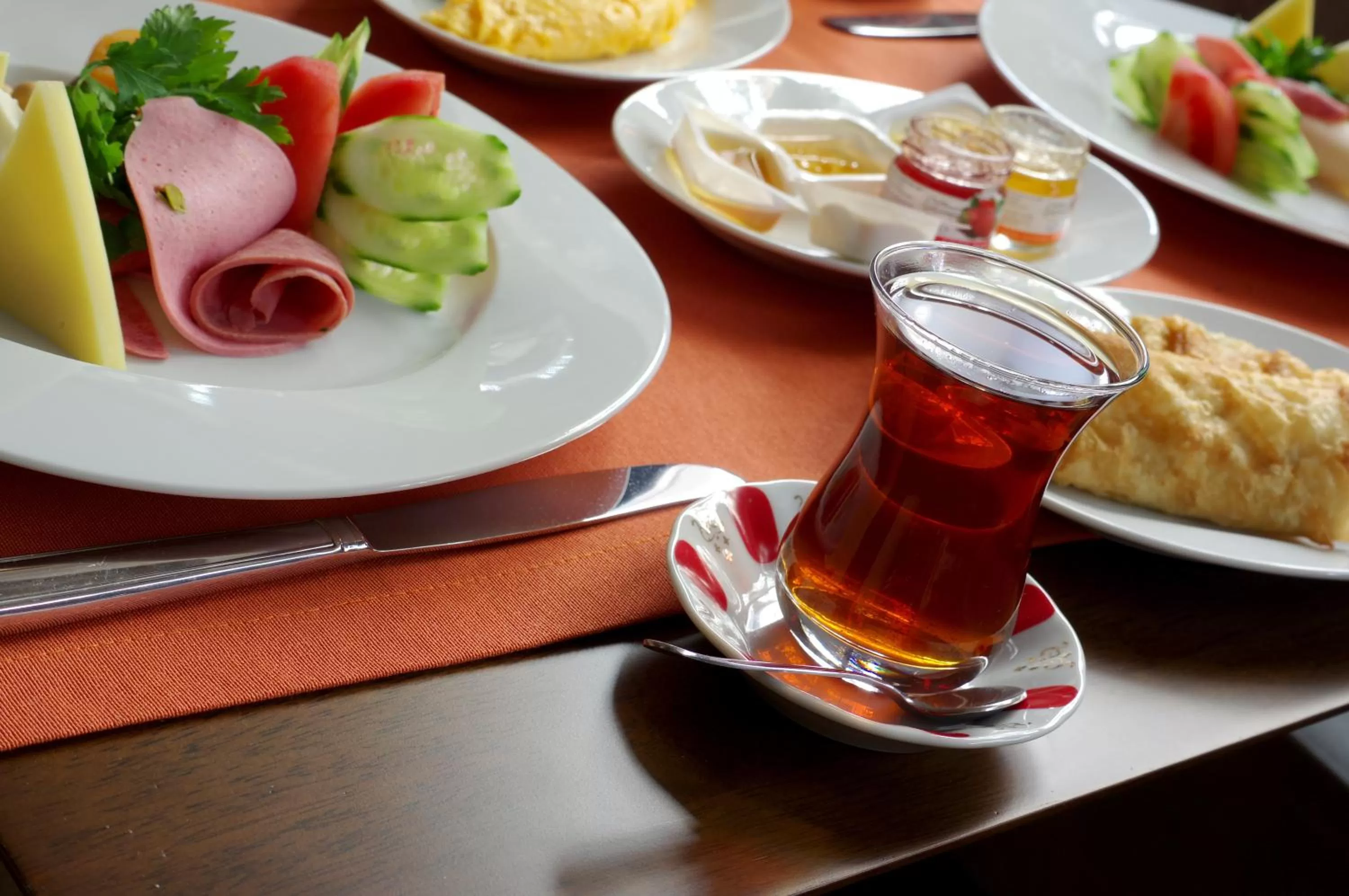 Restaurant/places to eat in Peyk Hotel Oldcity