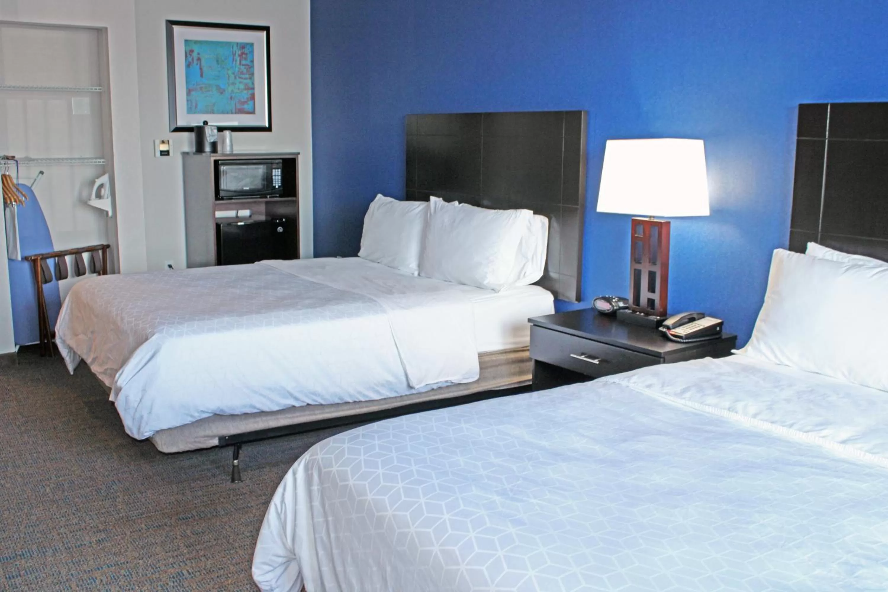 Photo of the whole room, Bed in Holiday Inn Express & Suites Bakersfield Airport by IHG