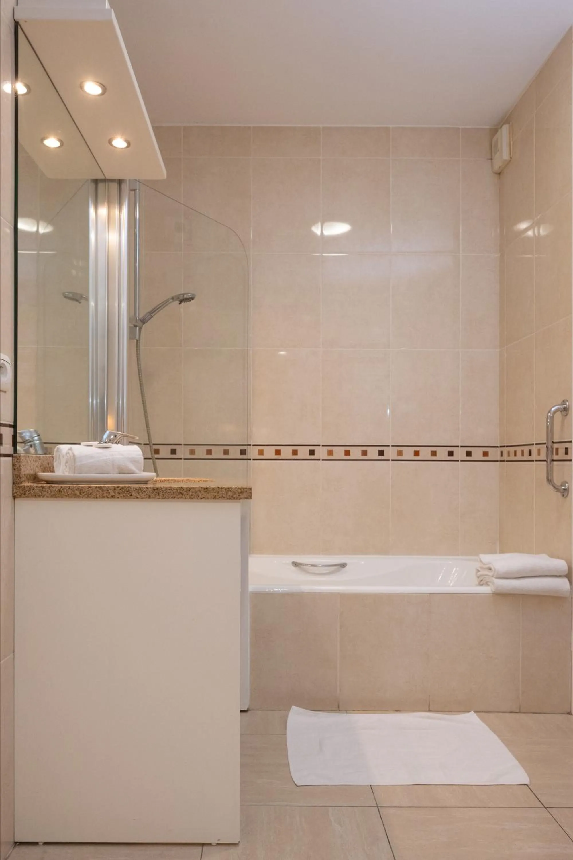 Bathroom in Nemea Appart Hotel Le Lido Cagnes sur Mer