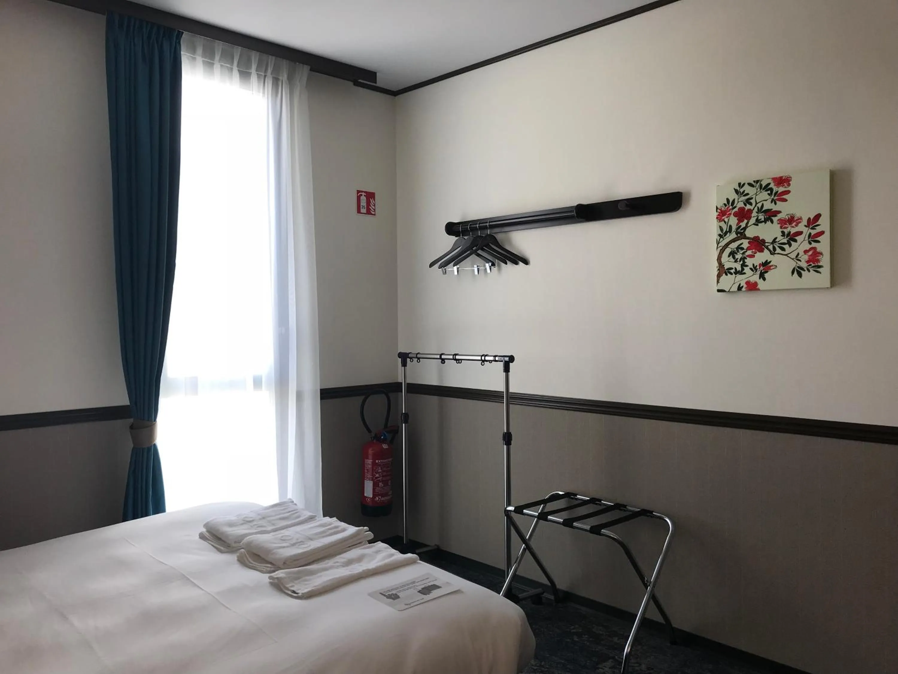 Bedroom, Bed in Toyoko INN Marseille Saint Charles