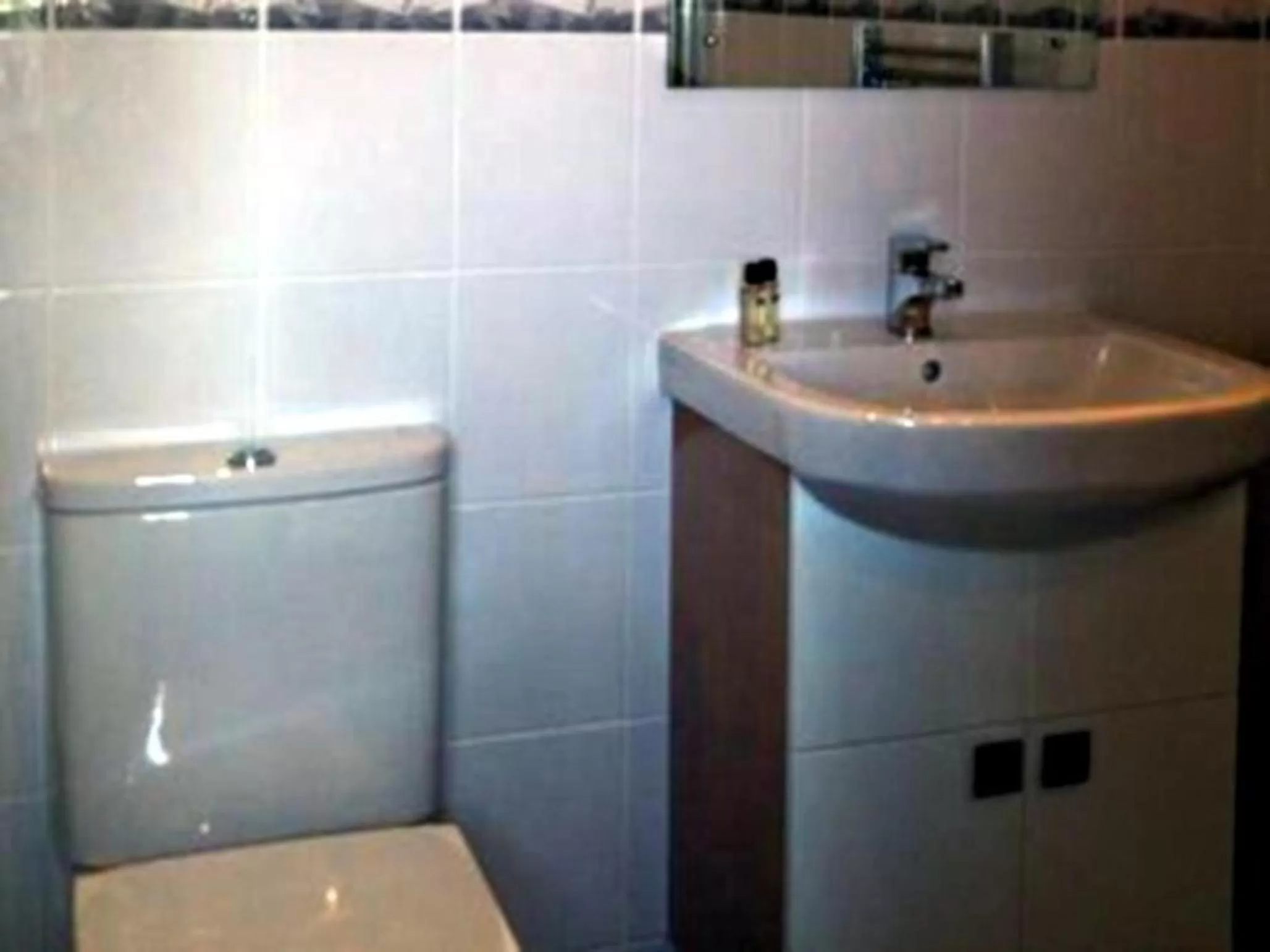 Toilet in Clifton Hotel