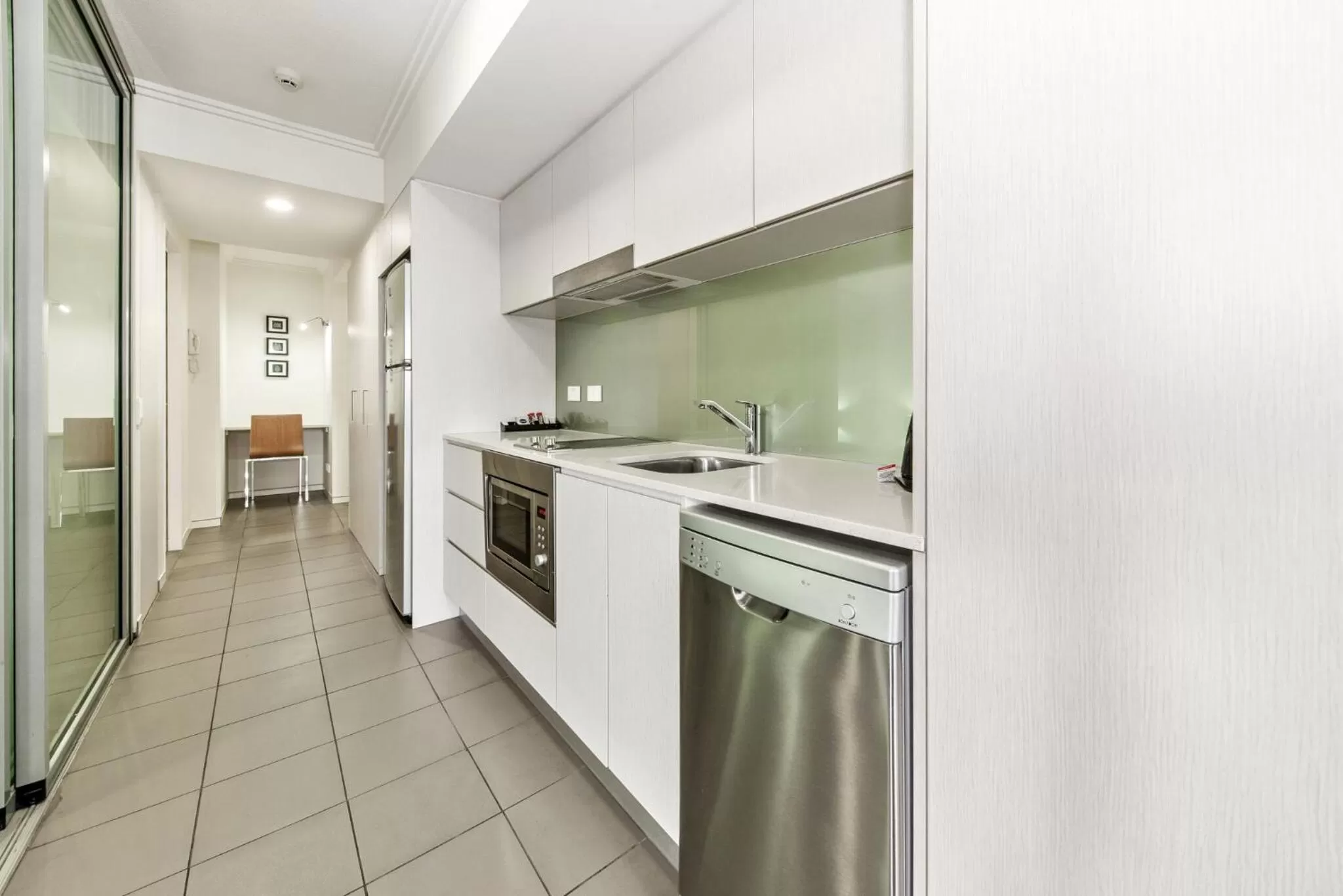 Kitchen or kitchenette in The Capitol Apartments
