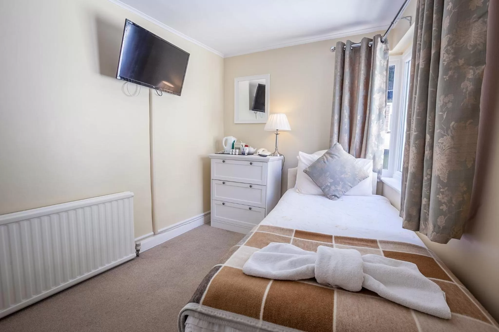 Bed in The Hotel Balmoral - Just for Adults