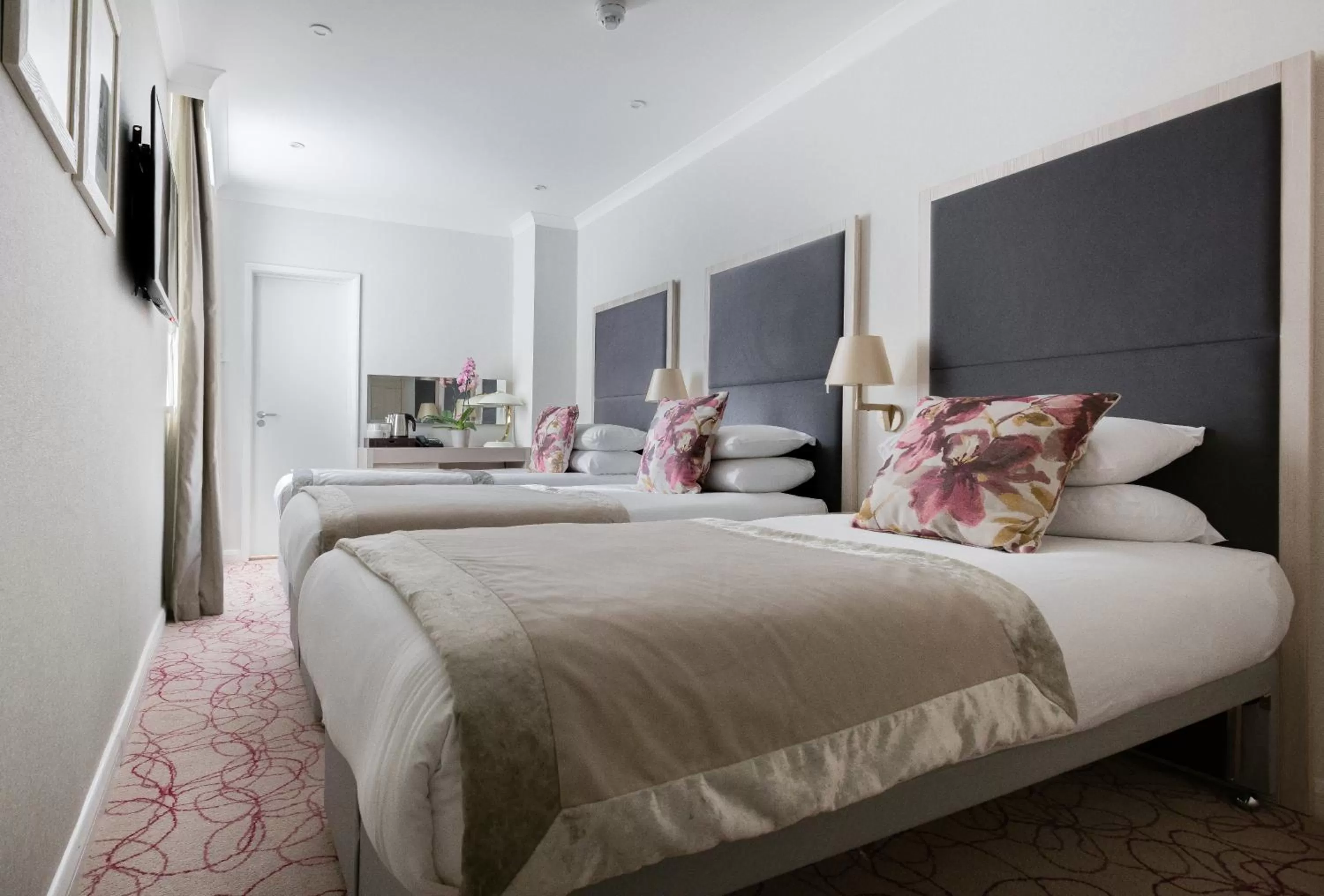 Bed in Blandford Hotel