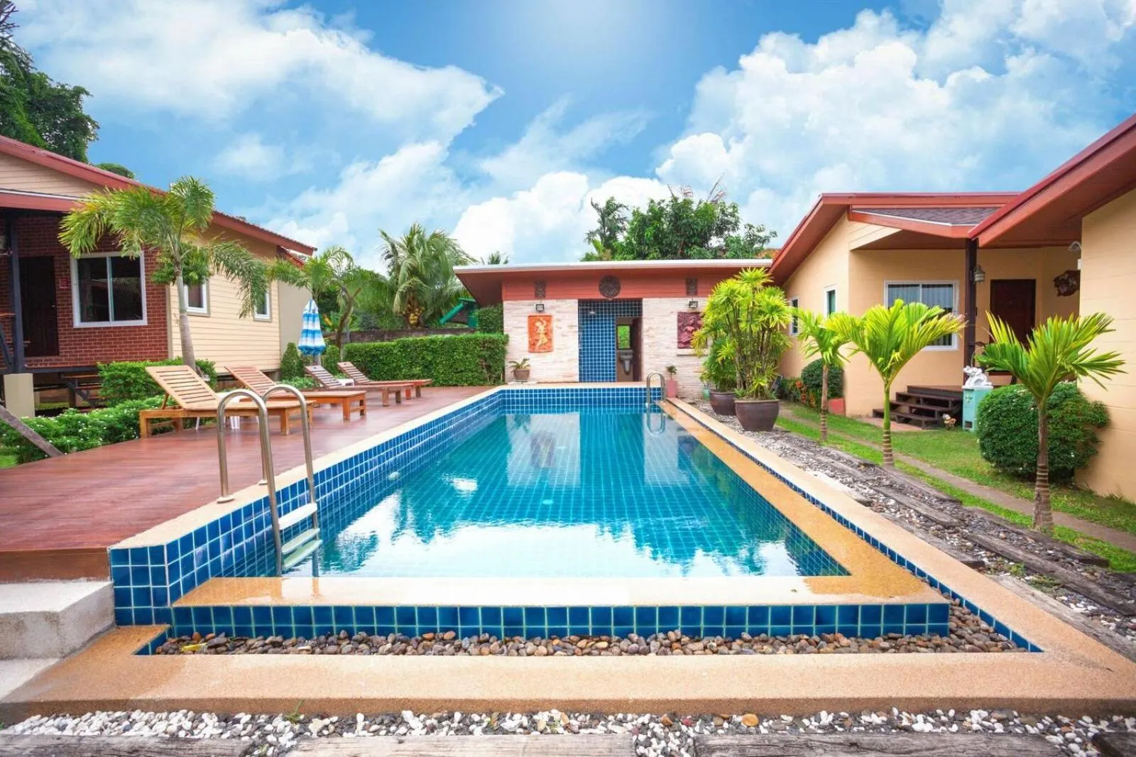 Swimming pool in Siray Green Resort