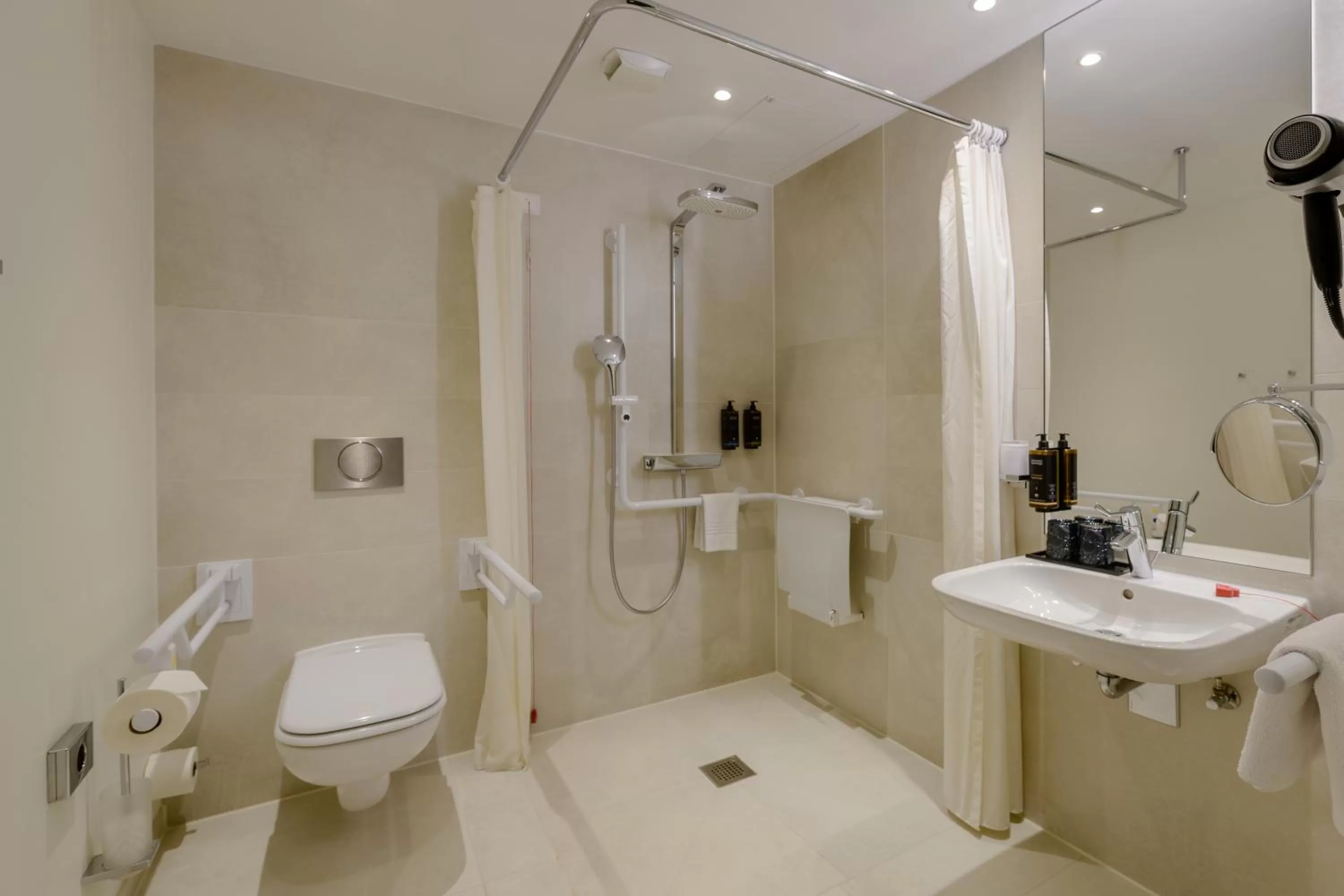 Bathroom in MERCURE Hotel Berlin Wittenbergplatz