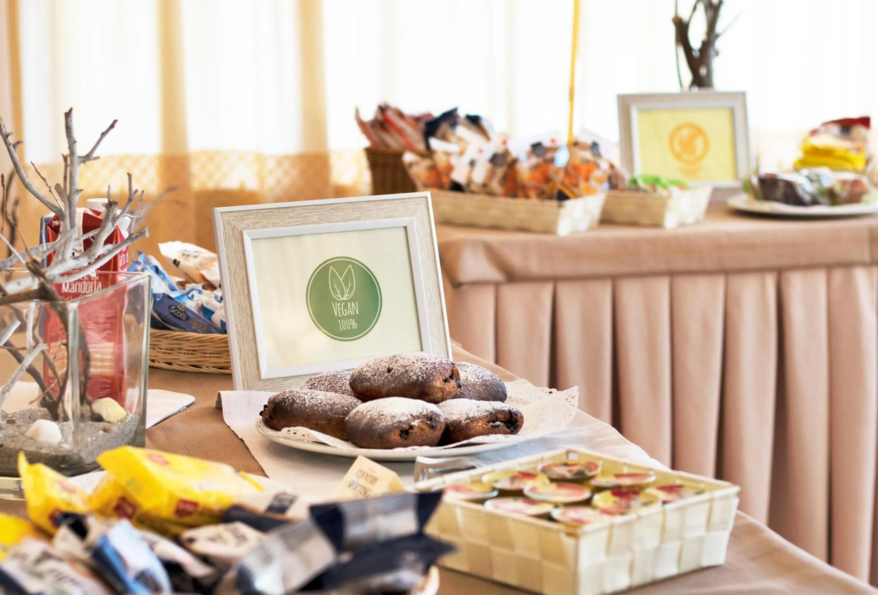 Buffet breakfast in Colonna Country Club