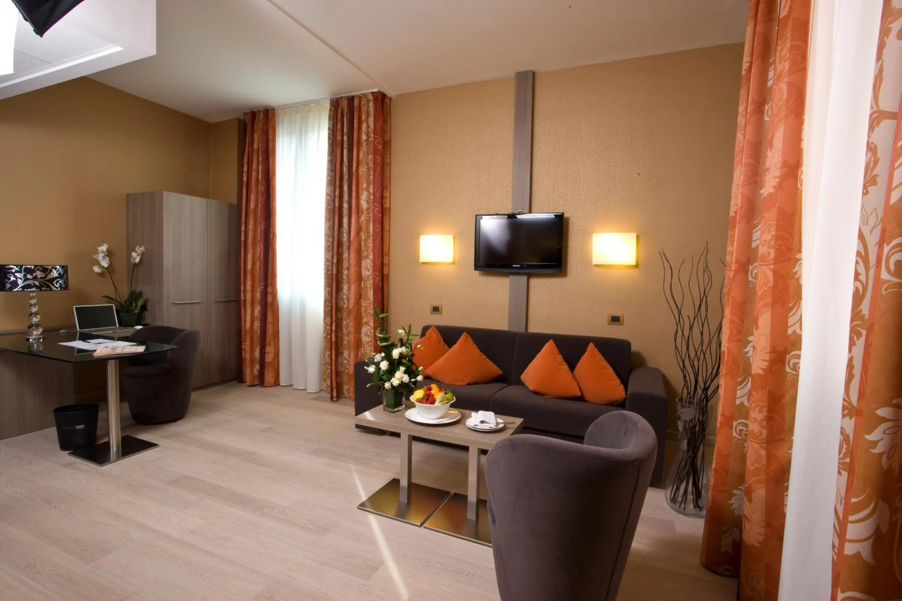 Seating area in Hotel Cosmopolitan Bologna