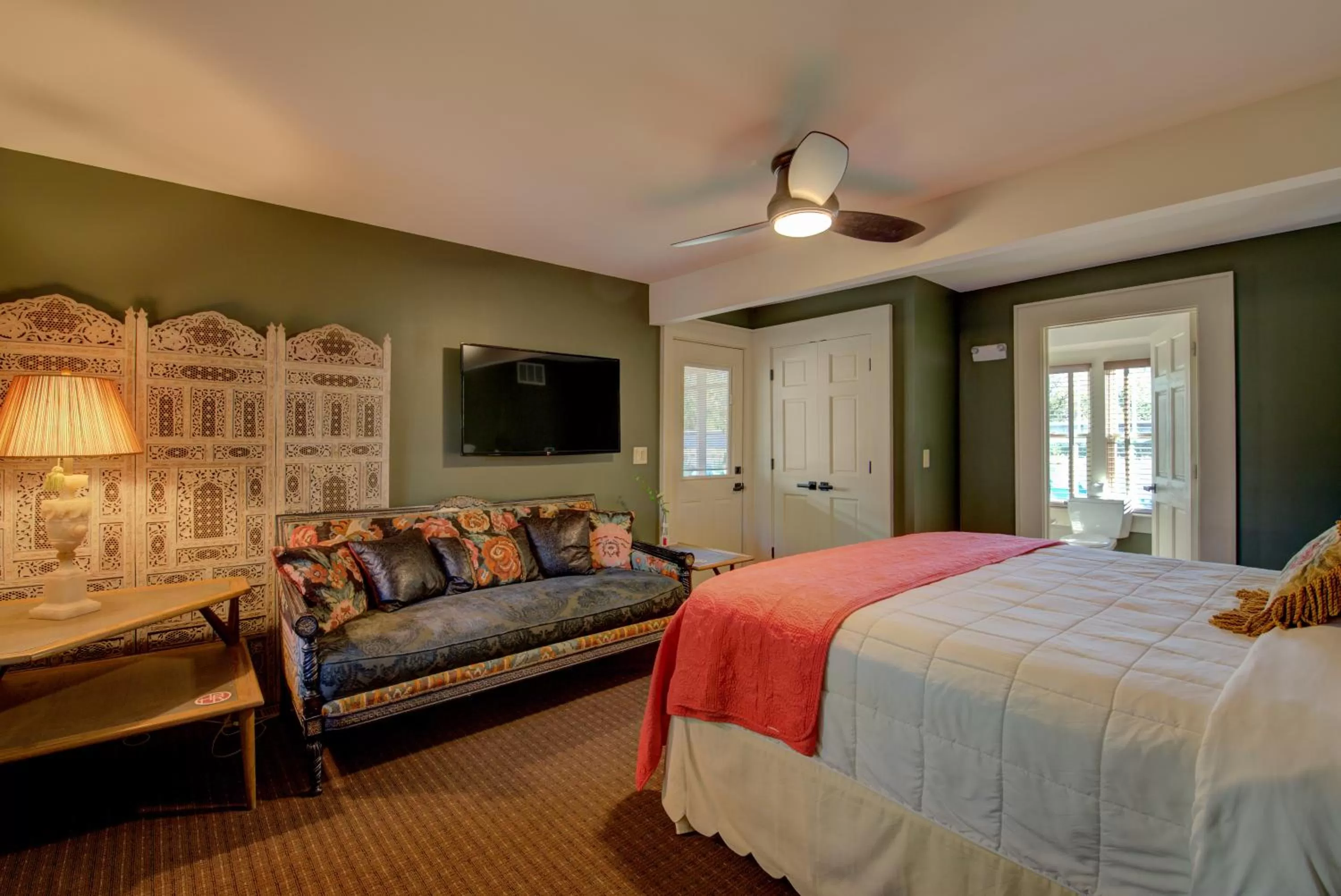 Photo of the whole room, Bed in Hotel Broad Ripple