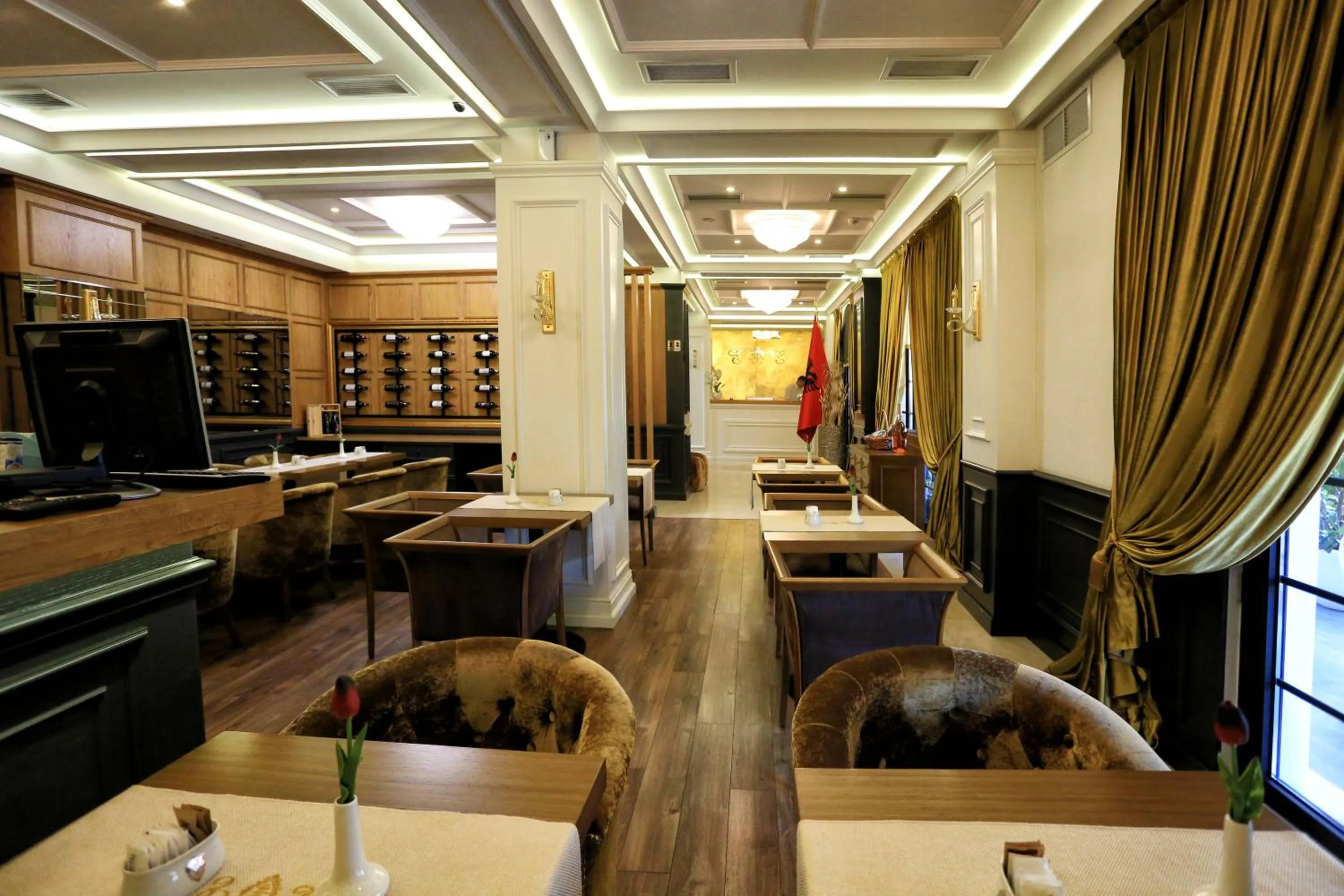 Restaurant/places to eat in Eler Hotel