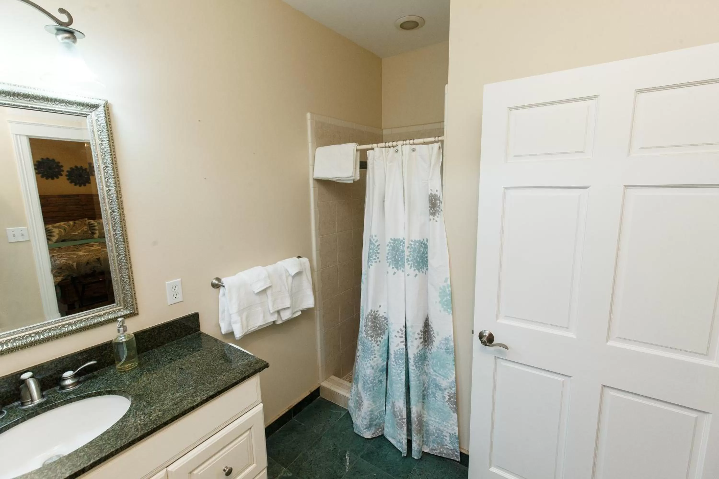 Bathroom in Lamp Post Lodge