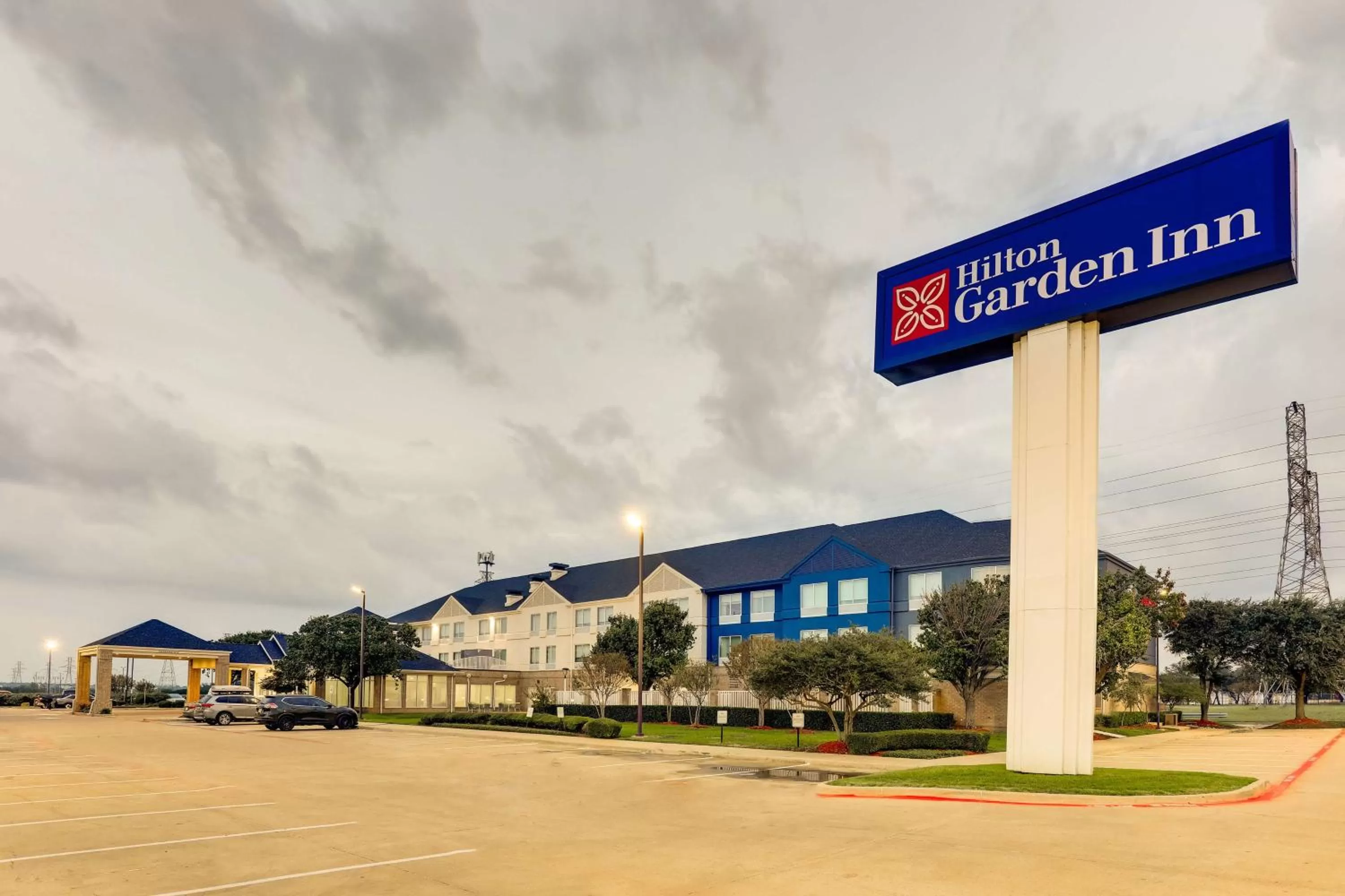 Property building in Hilton Garden Inn Fort Worth/Fossil Creek
