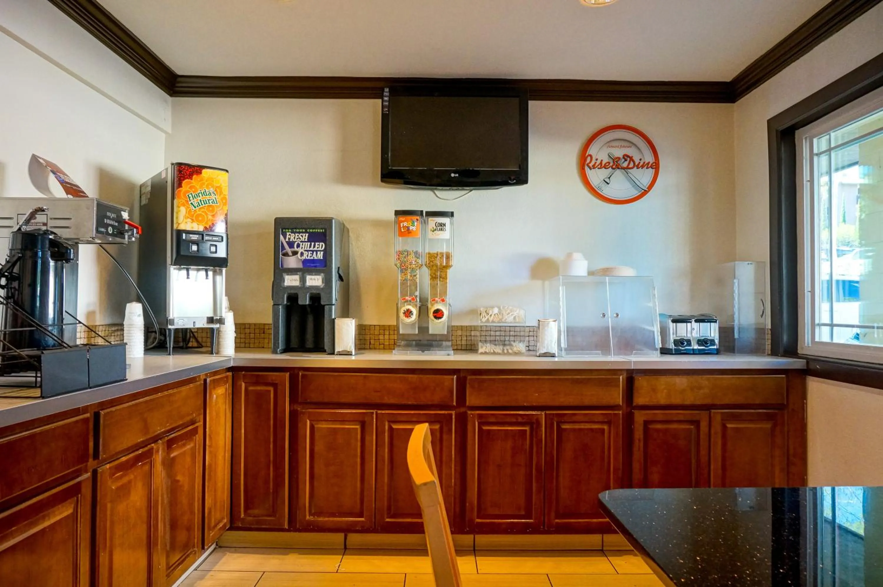 Continental breakfast in Howard Johnson by Wyndham San Diego Hotel Circle