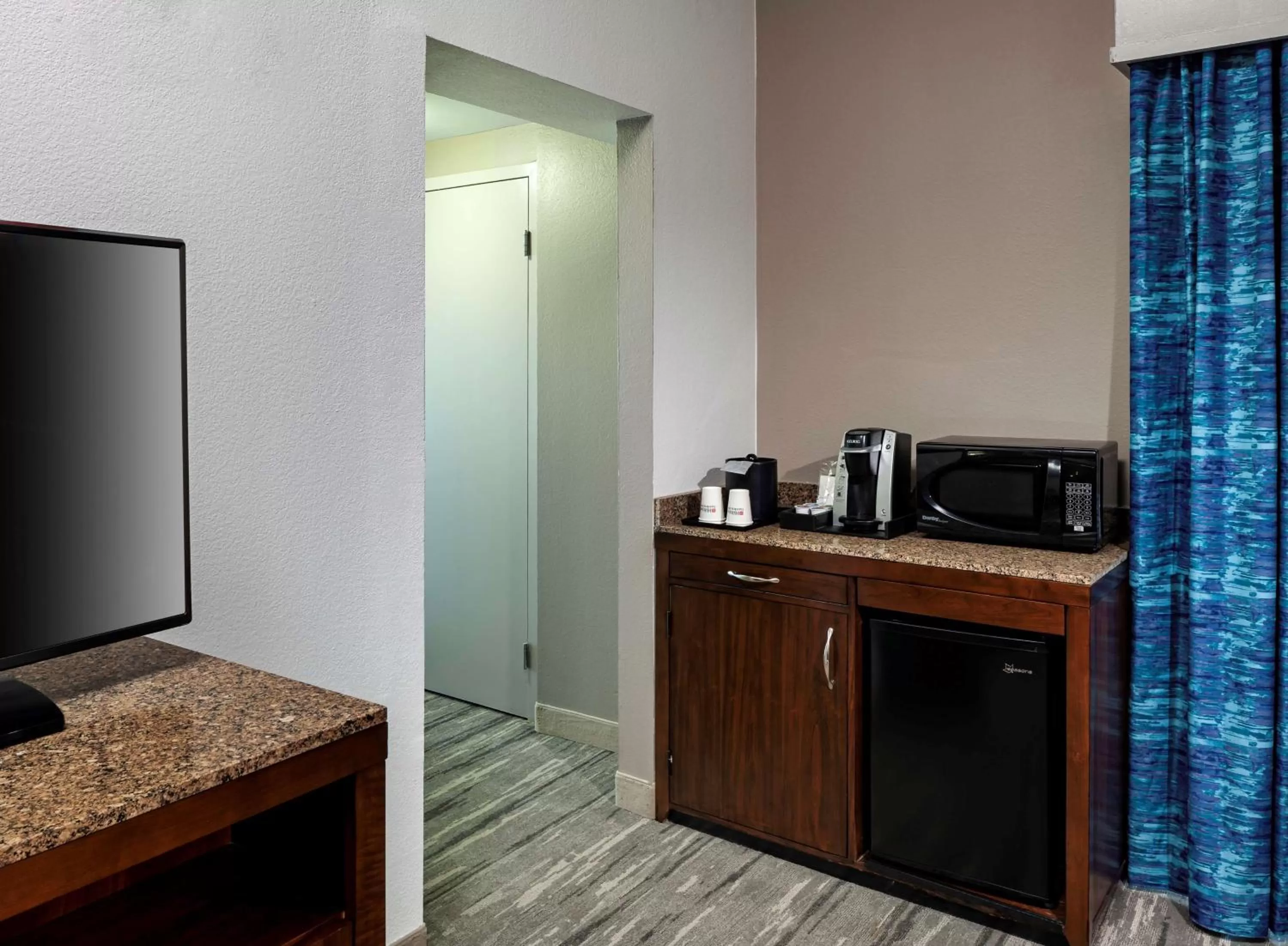 Photo of the whole room, Bed in Hilton Garden Inn Omaha Downtown-Old Market Area