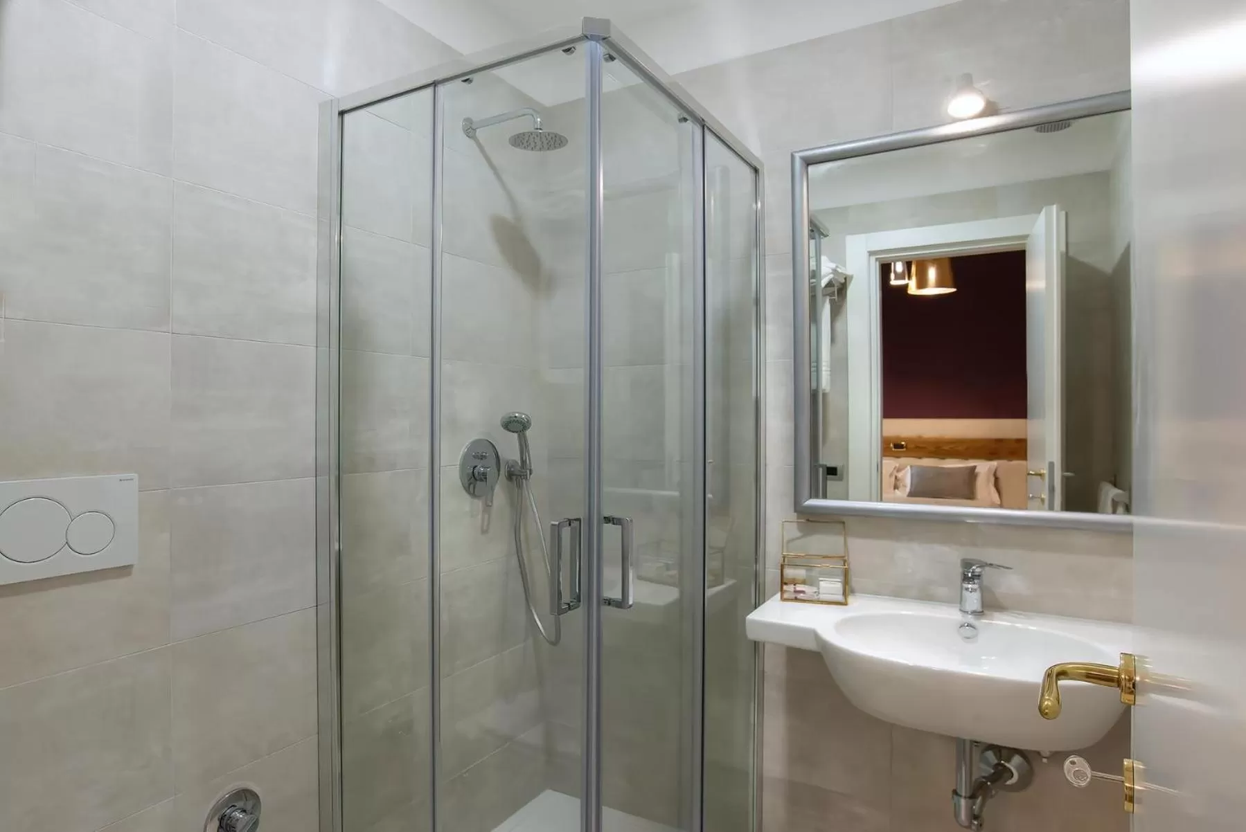 Shower in Hotel Paba