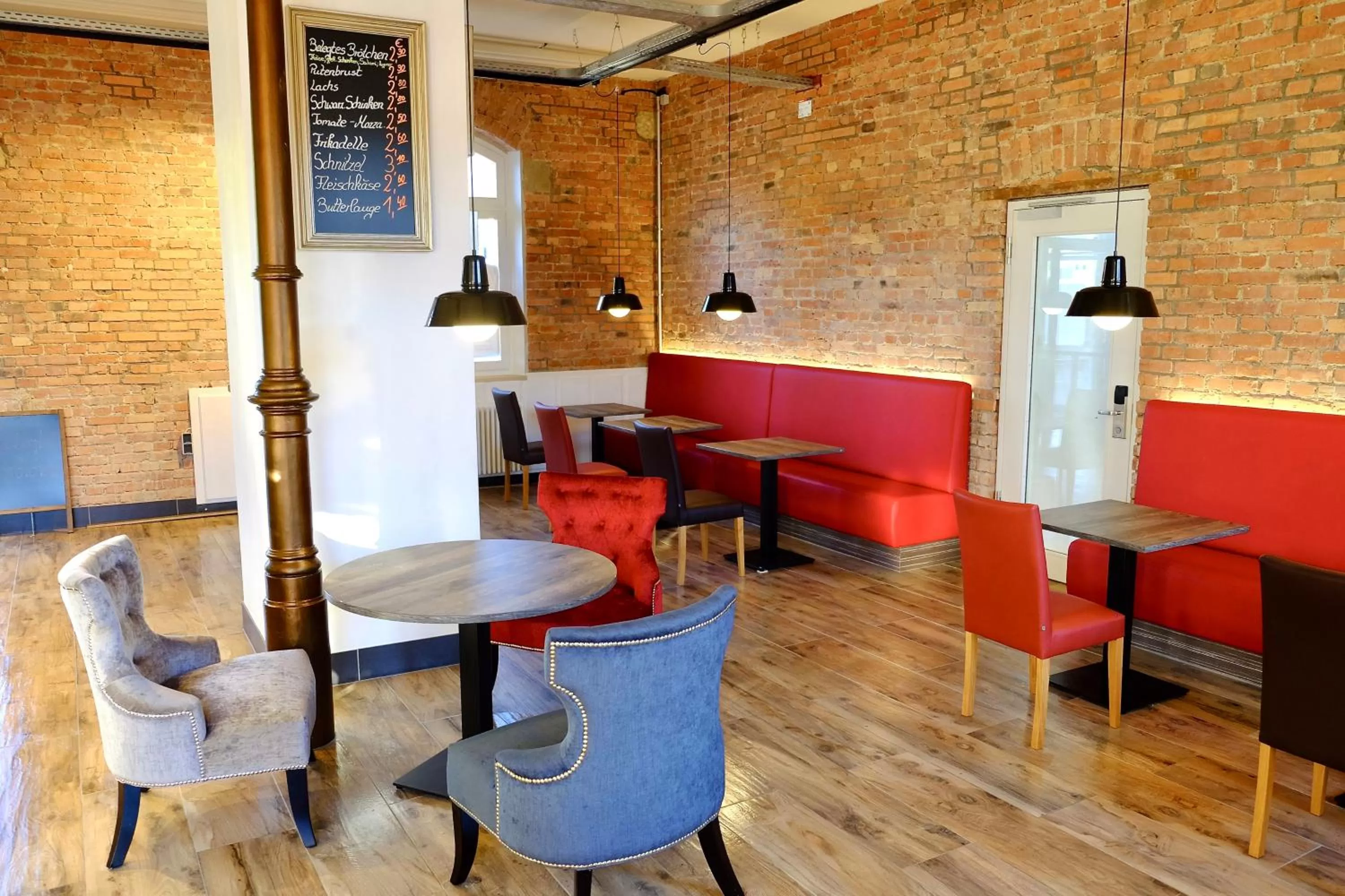 Restaurant/places to eat in Bahnhof-Erzingen, hotel, coffee & more