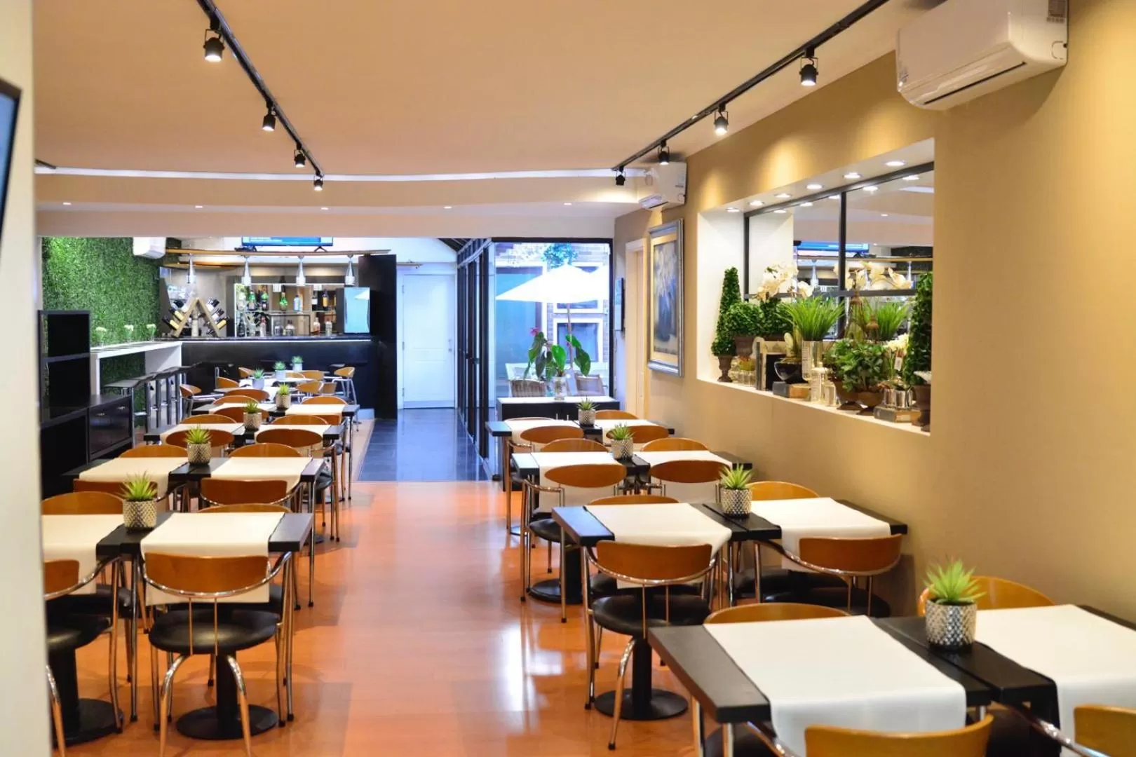 Food and drinks in Pocitos Plaza Hotel