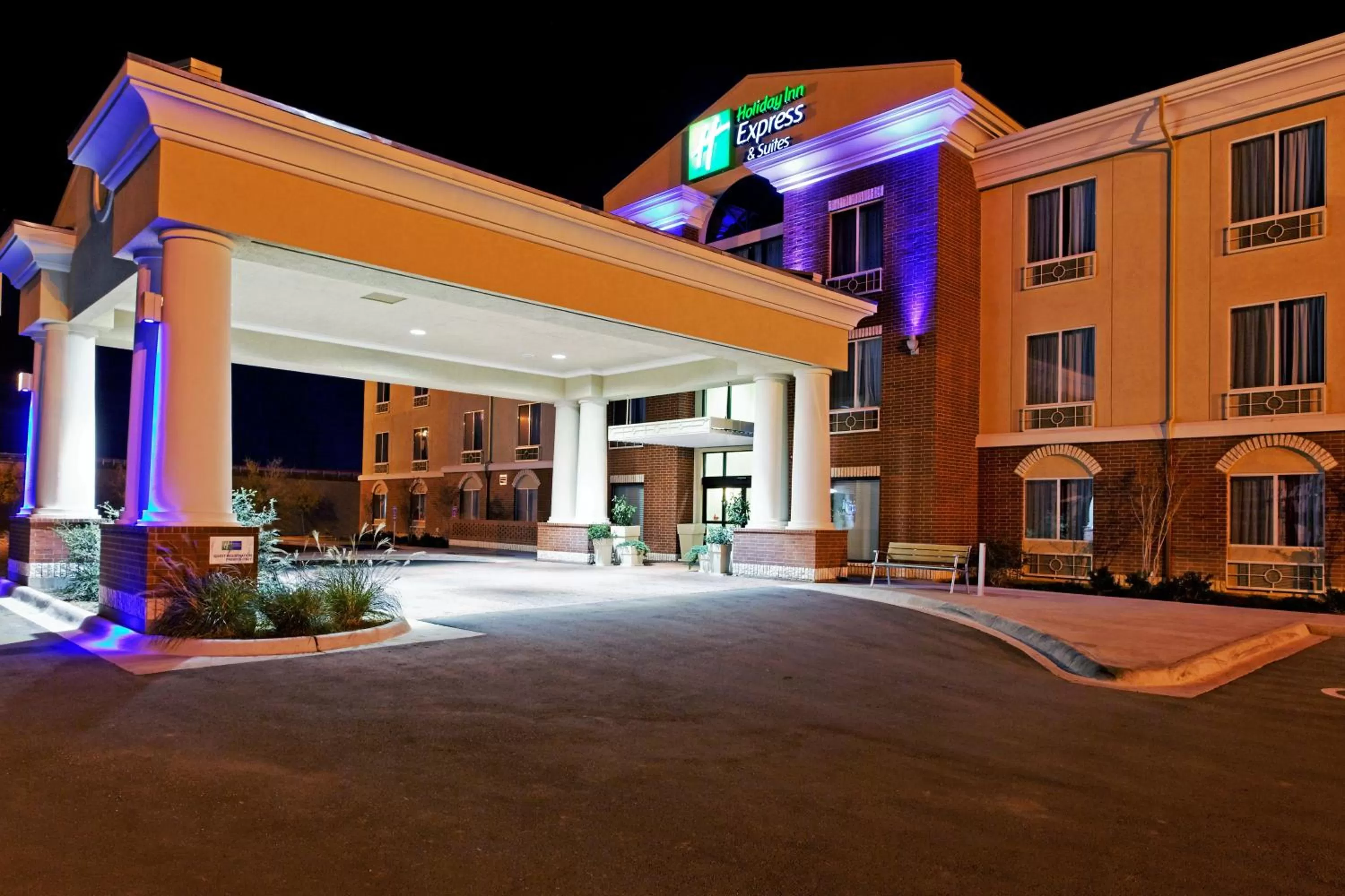 Property building in Holiday Inn Express & Suites Ozona by IHG