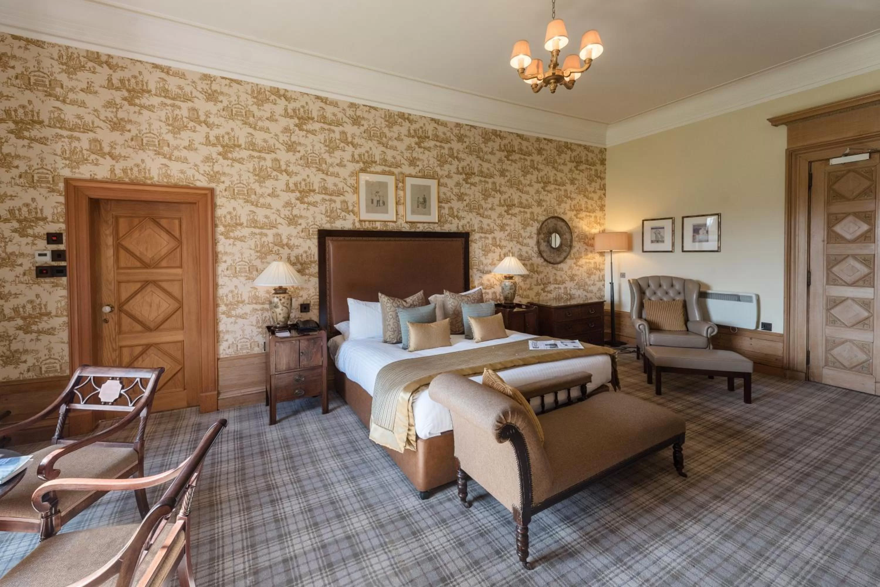 Bed in Meldrum House Hotel Golf And Country Estate