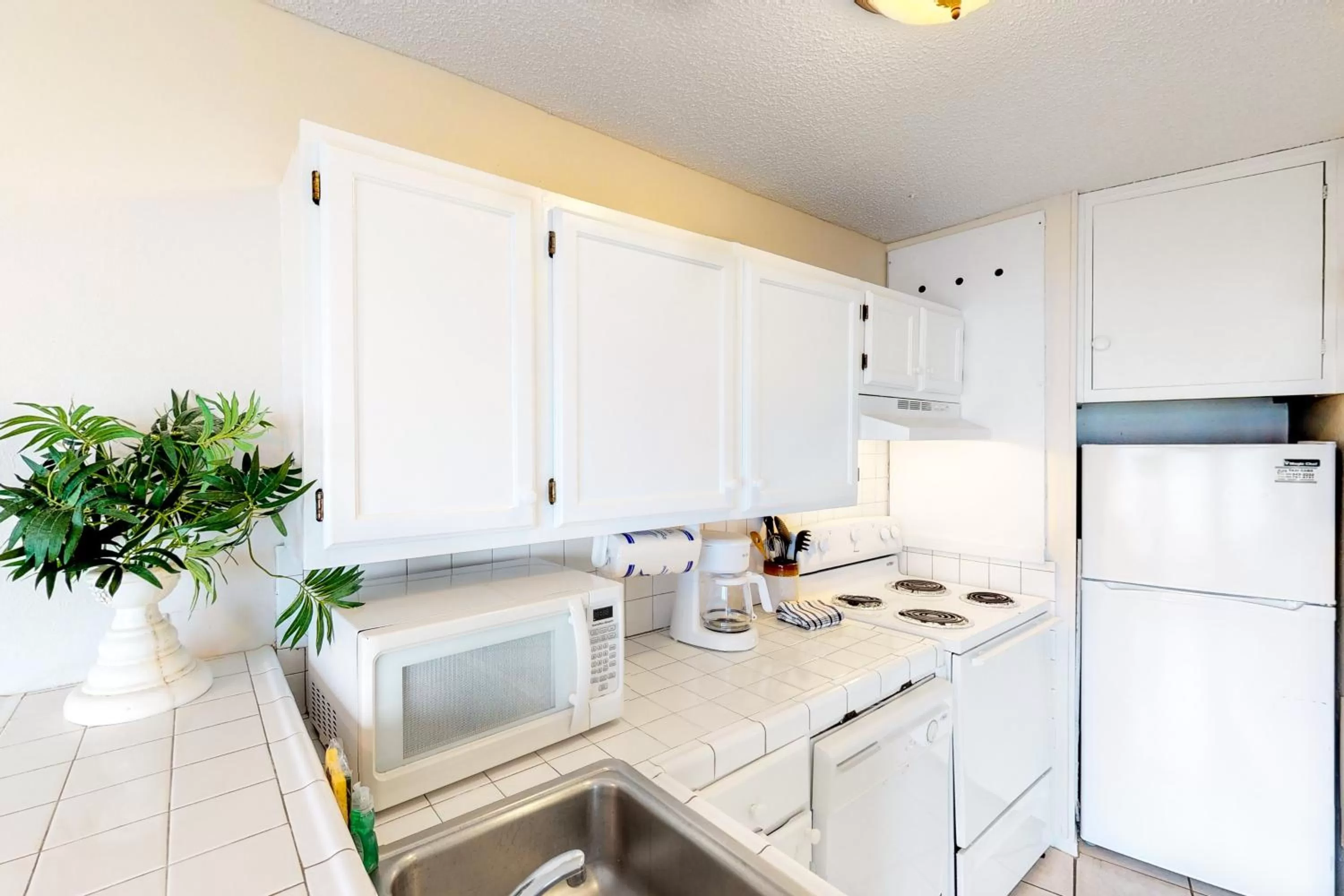 Kitchen/Kitchenette in La Internacional Condominiums #210