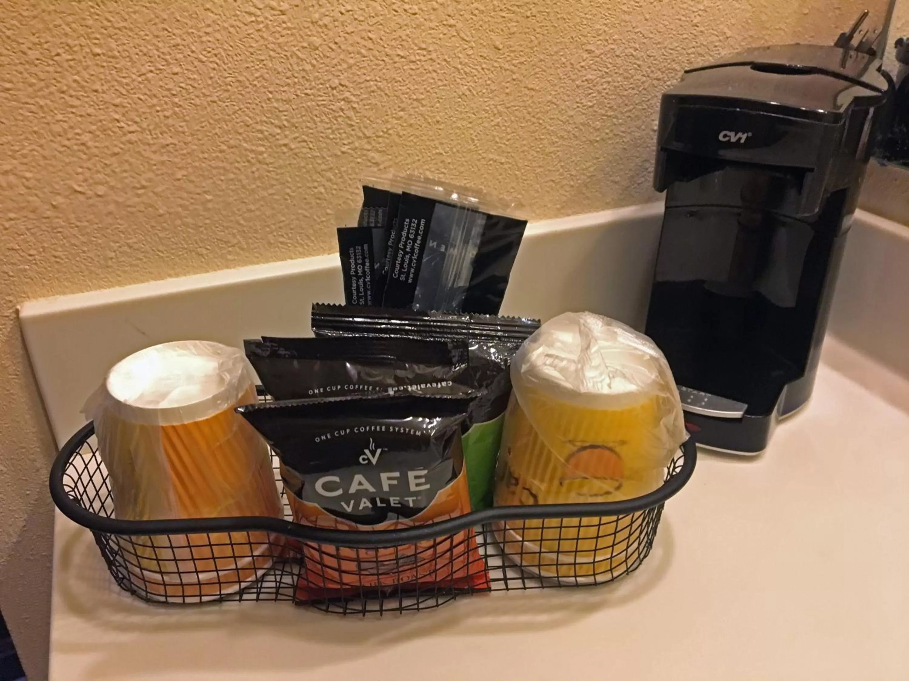Coffee/tea facilities in FairBridge Inn & Suites Kellogg