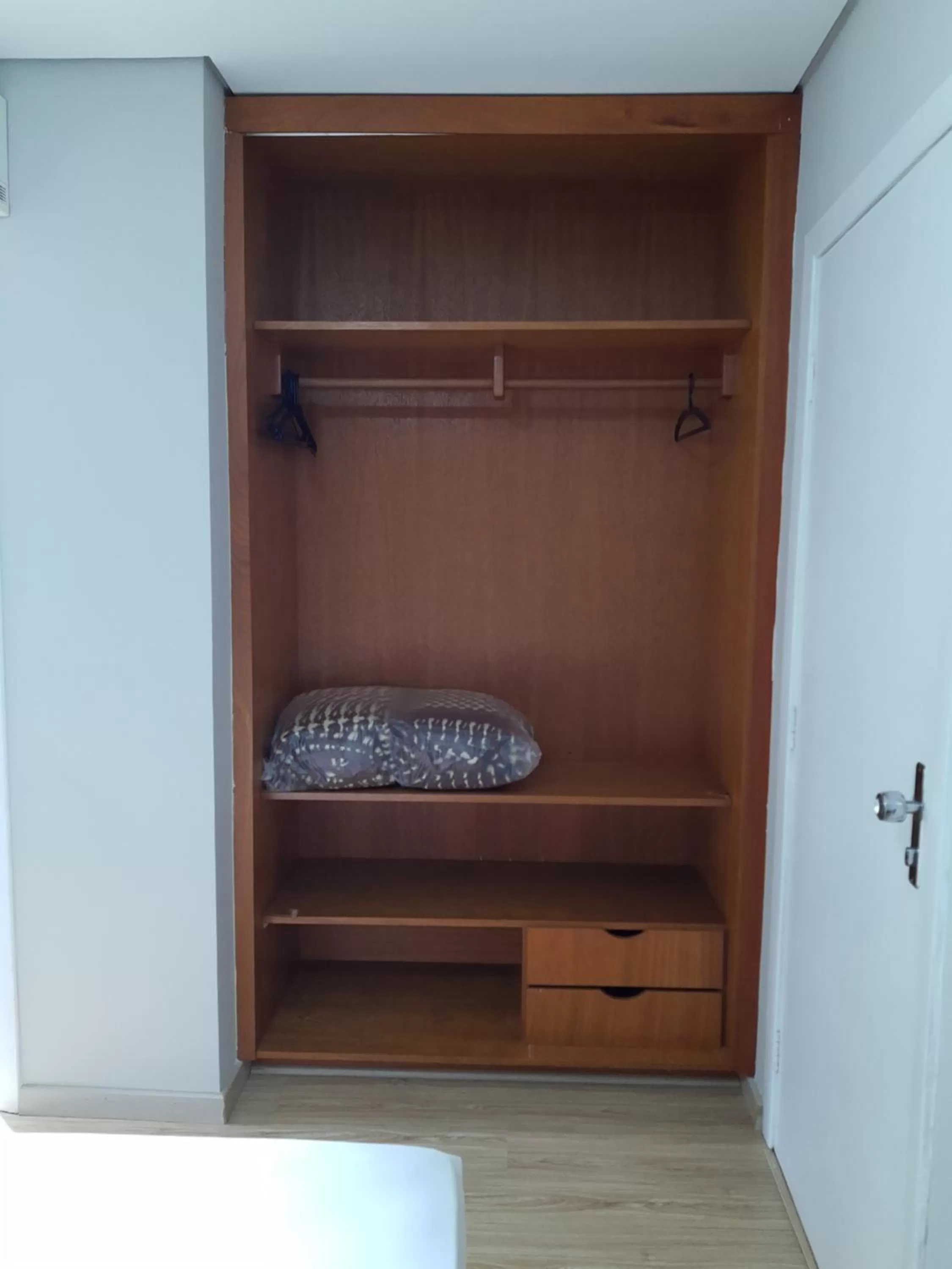 wardrobe in Rede Andrade Guaíra