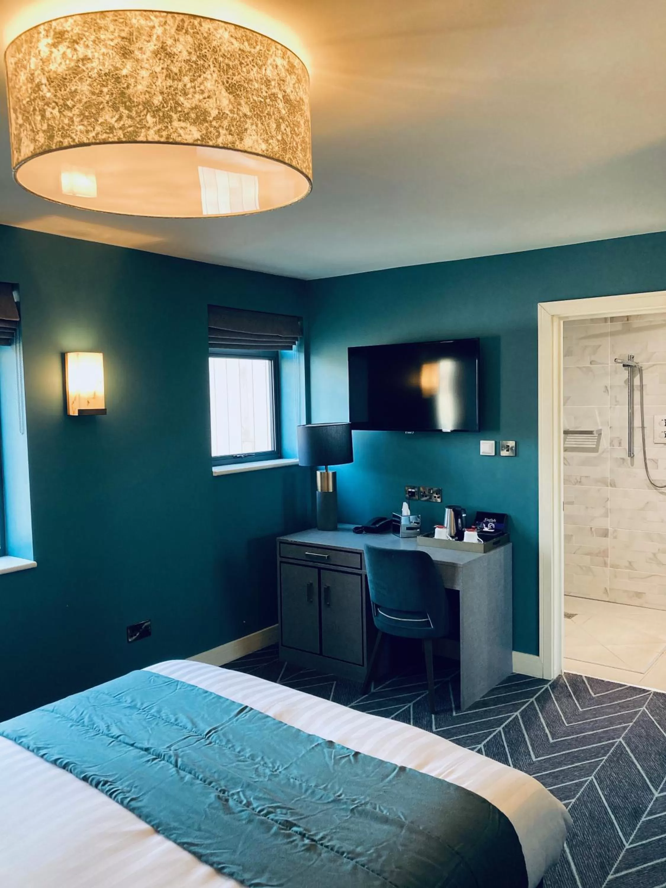 hair dresser, Bed in Seven Hotel